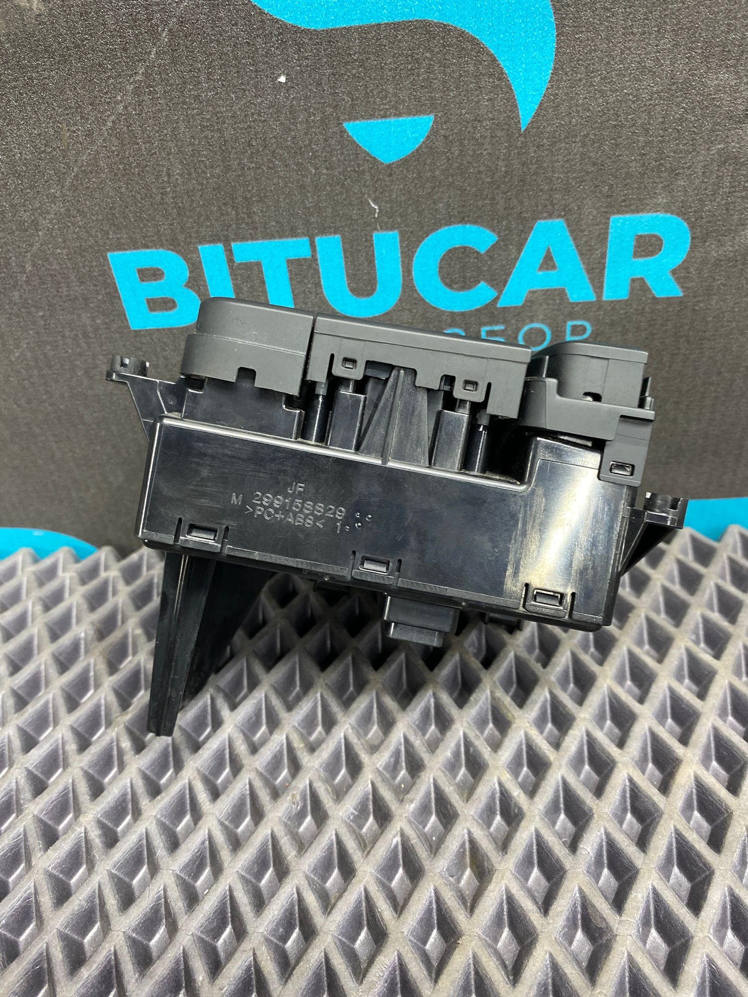 https://ycs.partsauto.market/partsauto-images/thmbs/userImages/c8f07ba63eb5b2f0f6006ea854bf8f7d/part/dcefc204-f40e-4191-89dc-901ef8cbbb12_1775308055799.jpg