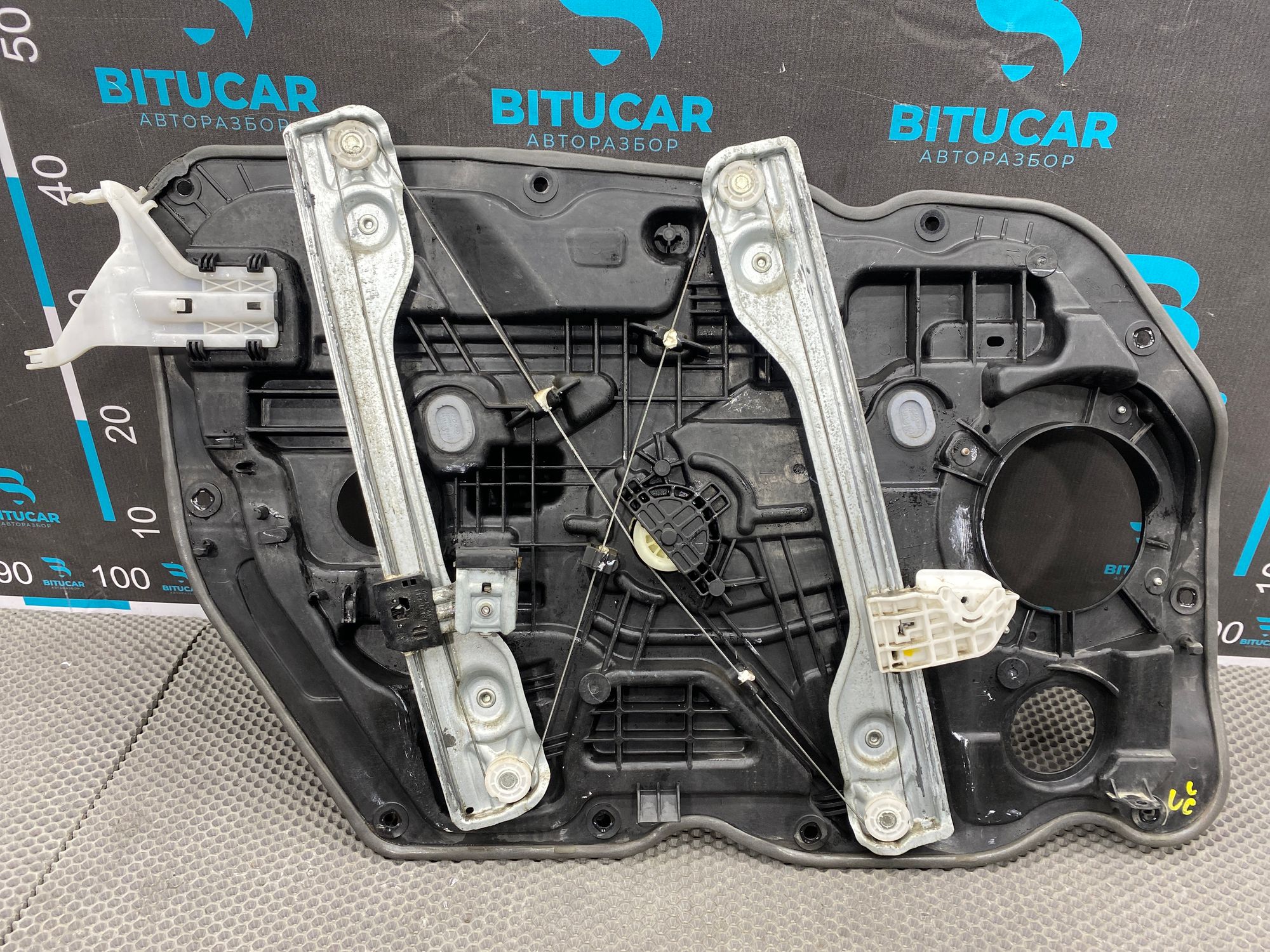 https://ycs.partsauto.market/partsauto-images/thmbs/userImages/c8f07ba63eb5b2f0f6006ea854bf8f7d/part/dde0b652-0f64-41d3-a889-27258ad2ff0f_1766317877300.jpg