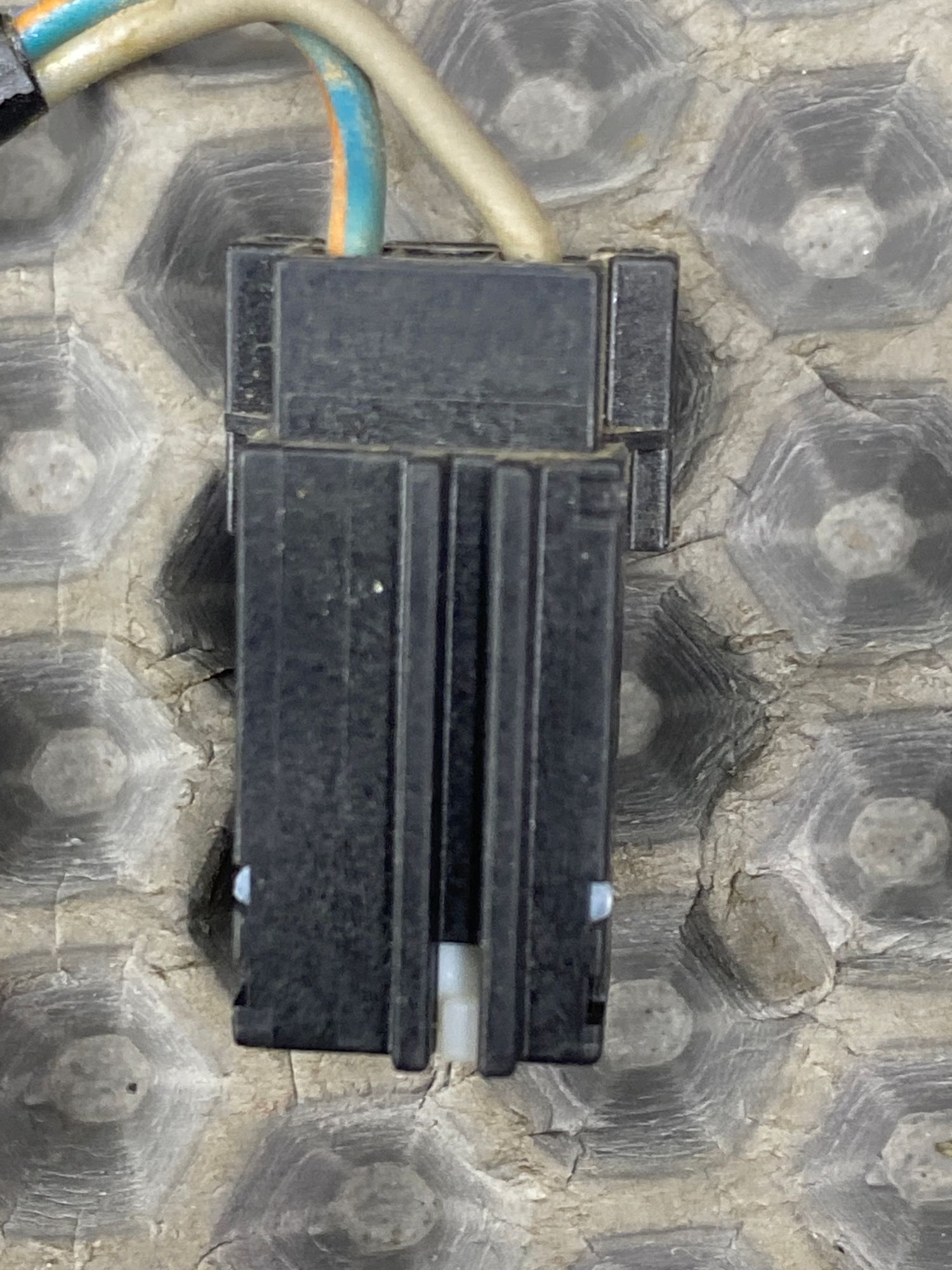 Б/У Фишка датчика температуры отопителя салона Kia Ceed 2 JD (G4FG) 1.6L AT 2013 Хэтчбек, 499 рублей, Краснодар