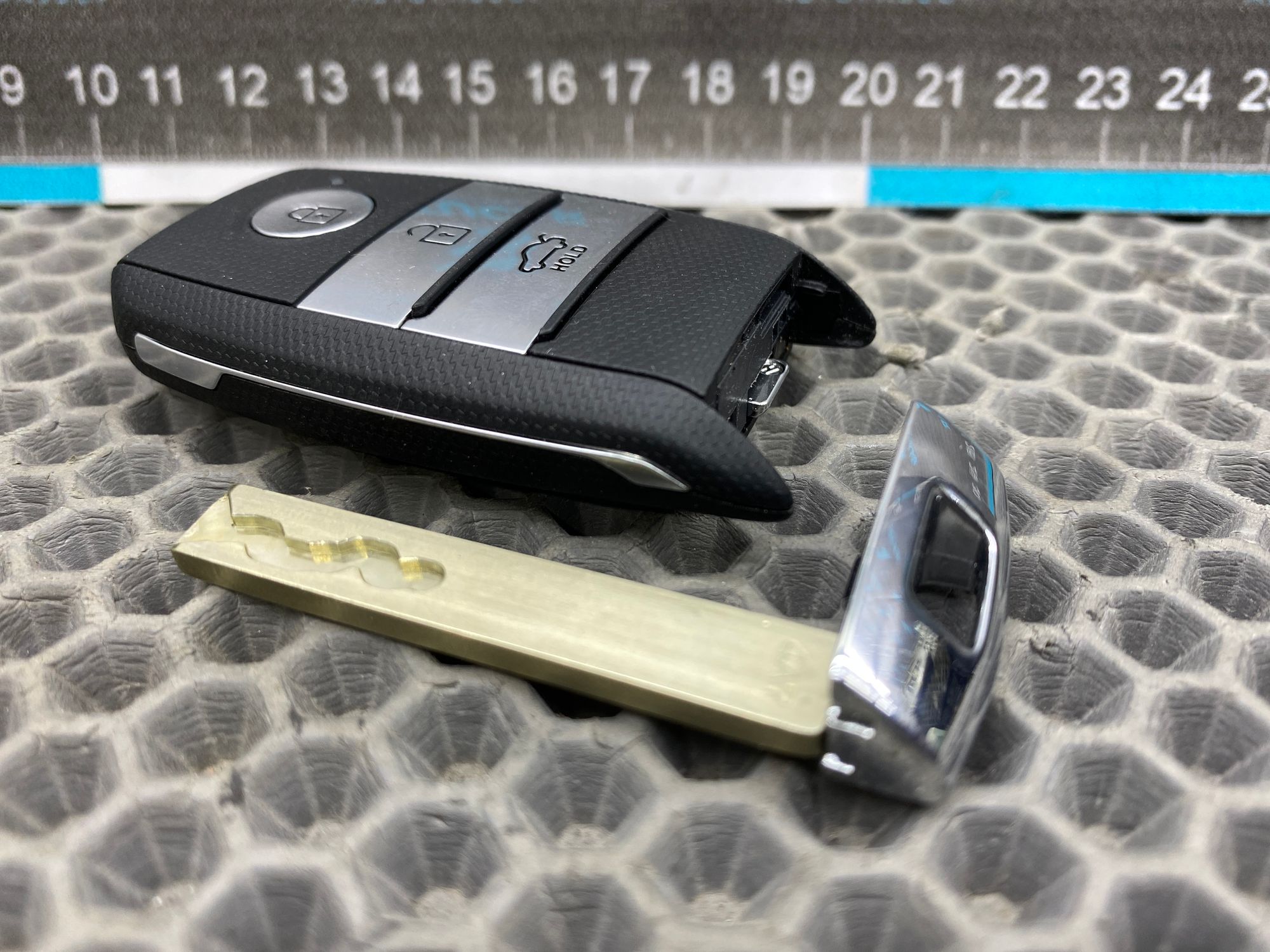 https://ycs.partsauto.market/partsauto-images/thmbs/userImages/c8f07ba63eb5b2f0f6006ea854bf8f7d/part/de058b67-ed73-41d7-9a65-58273ae8cd39_1777798057055.jpg