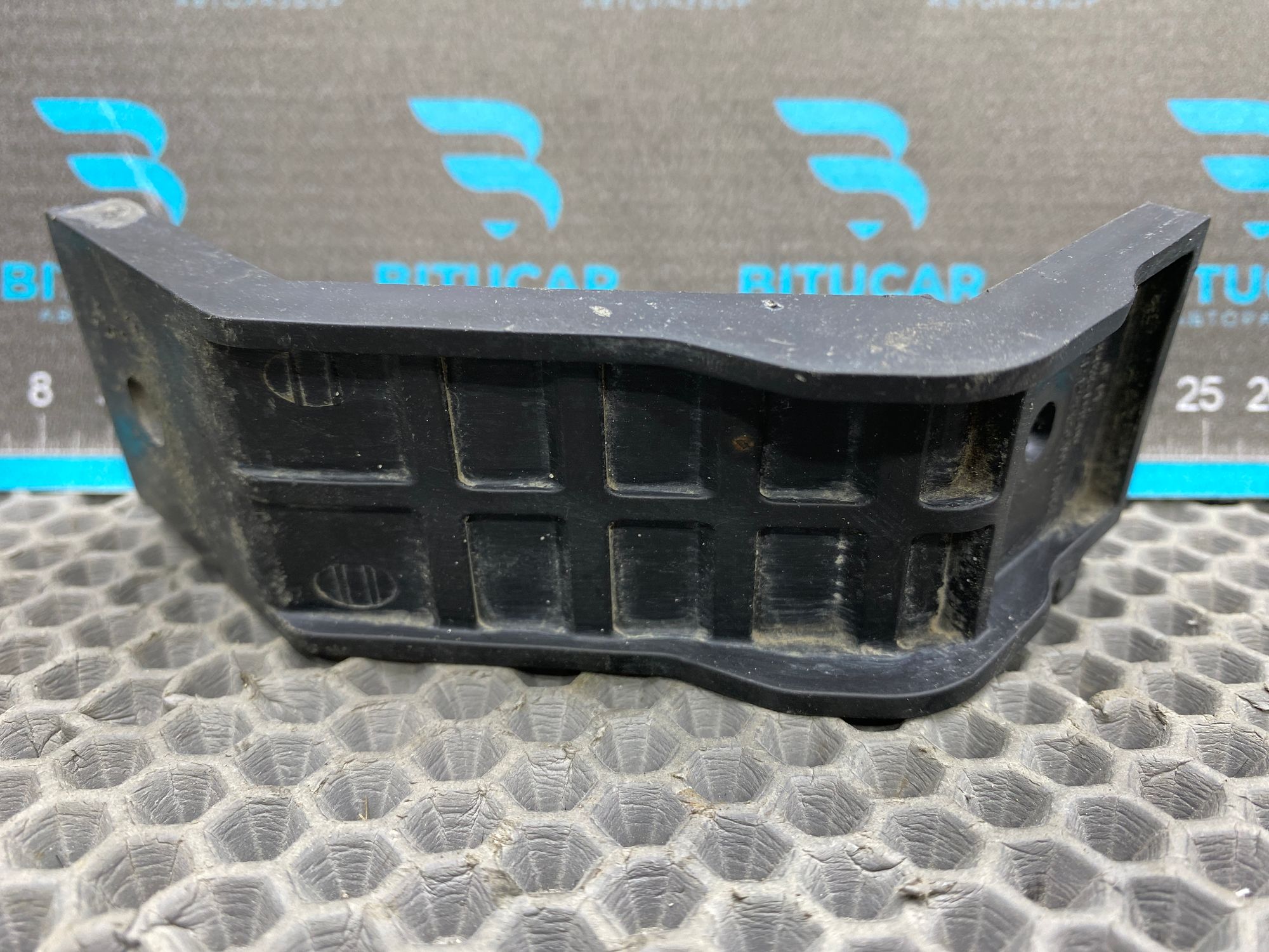 https://ycs.partsauto.market/partsauto-images/thmbs/userImages/c8f07ba63eb5b2f0f6006ea854bf8f7d/part/de300179-5804-4070-bfc8-61e94b9648cc_1777817873756.jpg