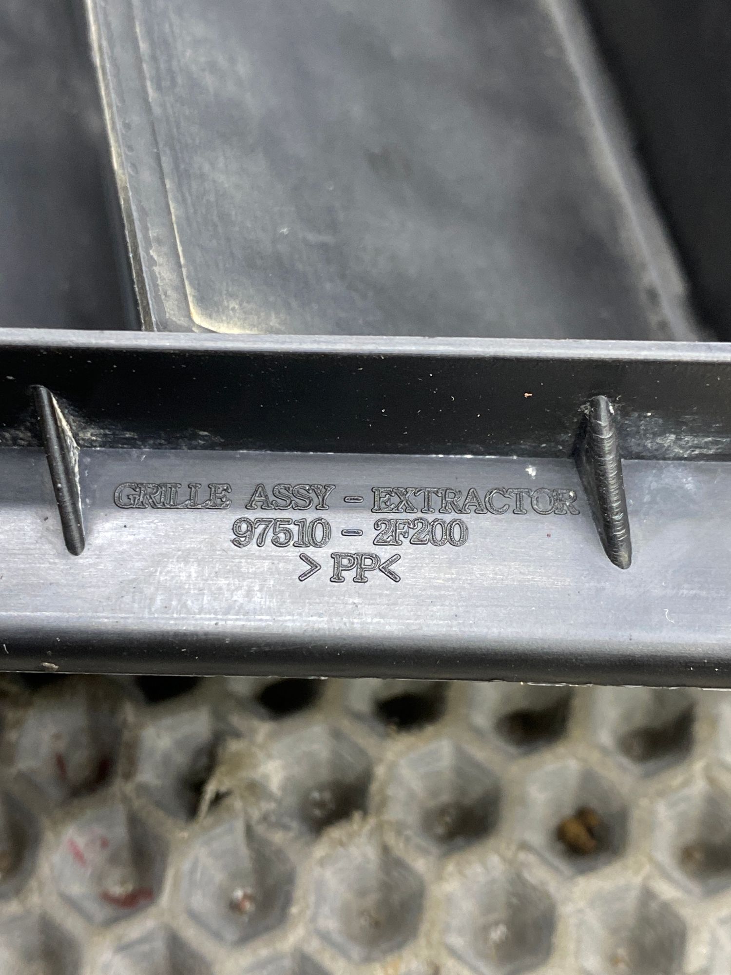 https://ycs.partsauto.market/partsauto-images/thmbs/userImages/c8f07ba63eb5b2f0f6006ea854bf8f7d/part/de4abd35-9b6c-4746-a348-7dc4b52989a3_1777302585700.jpg