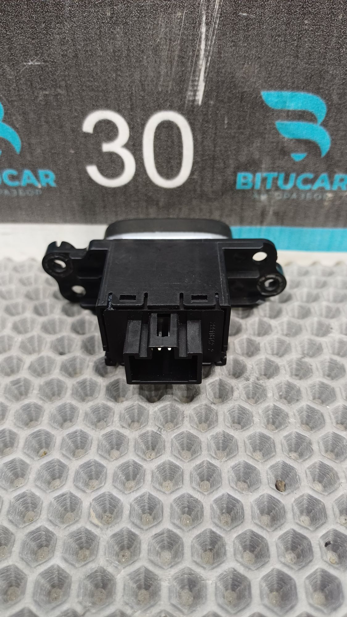https://ycs.partsauto.market/partsauto-images/thmbs/userImages/c8f07ba63eb5b2f0f6006ea854bf8f7d/part/de63fc0c-a576-4c3e-8abc-c1f162cc0b48_1776339425347.jpg