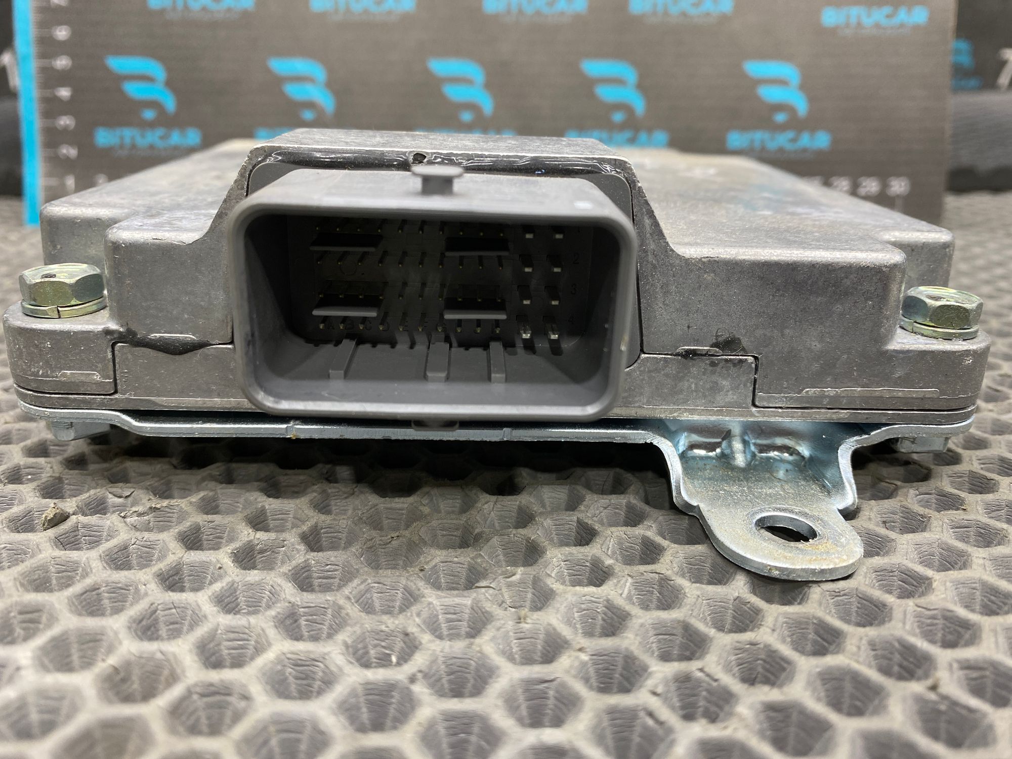 https://ycs.partsauto.market/partsauto-images/thmbs/userImages/c8f07ba63eb5b2f0f6006ea854bf8f7d/part/de683b10-4aa8-488f-b0c8-93a4b4ad7f29_1777806894205.jpg
