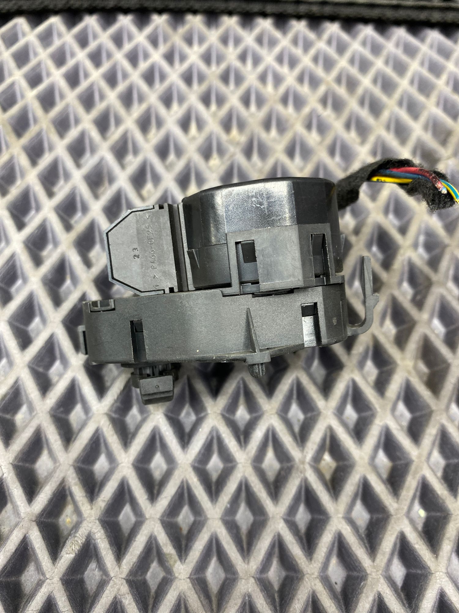 Б/У Сервопривод заслонки отопителя BMW 7-Series 4 дорест. 2001—2005 2003 Черный, 890 рублей, Краснодар