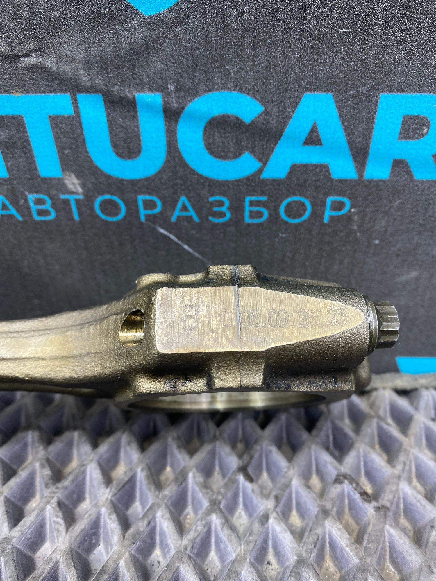 https://ycs.partsauto.market/partsauto-images/thmbs/userImages/c8f07ba63eb5b2f0f6006ea854bf8f7d/part/e1a8748b-2d1b-45e4-bc98-4fc01ffa87ef_1771840373778.jpg