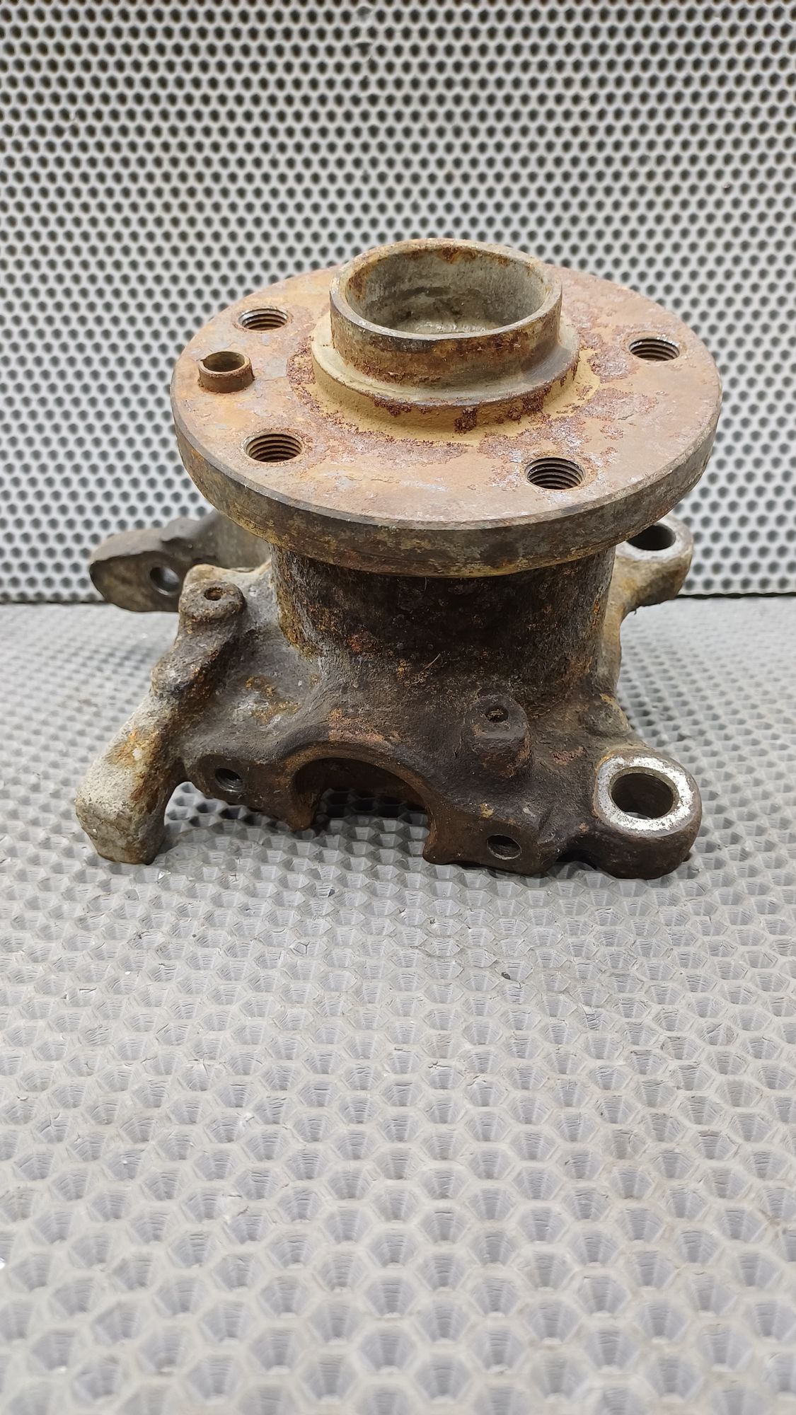 Б/У Ступица передняя правая с кулаком поворотным Volkswagen Transporter T4 4 дорест. 1990—2003 1993 синий, 2490 рублей, Краснодар