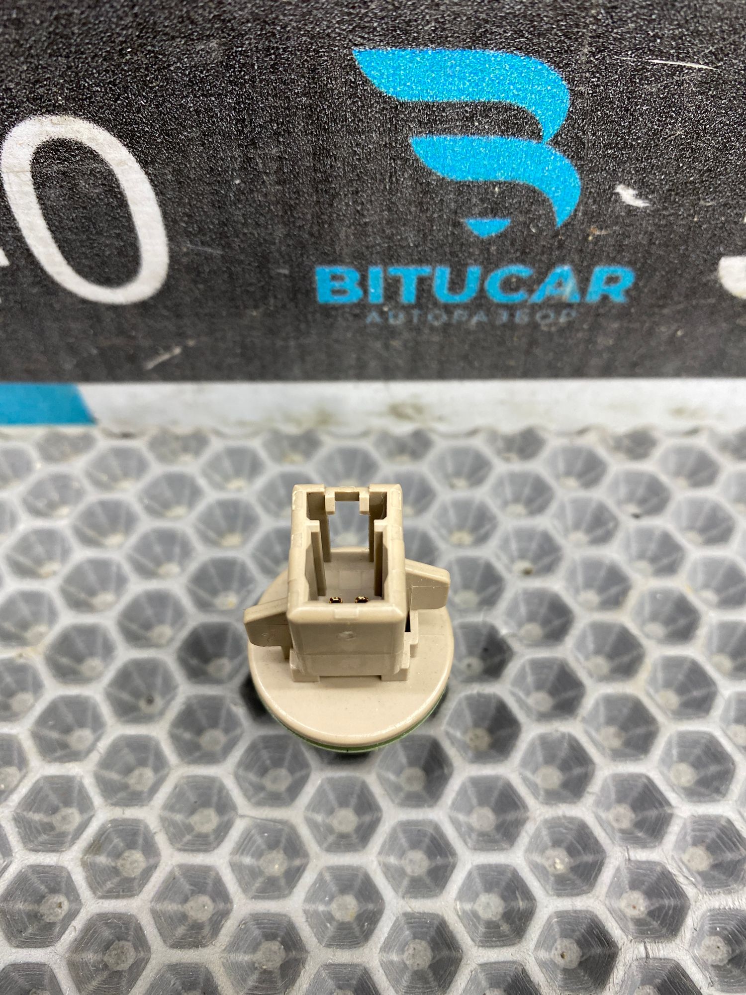 https://ycs.partsauto.market/partsauto-images/thmbs/userImages/c8f07ba63eb5b2f0f6006ea854bf8f7d/part/e215a321-2d0c-4149-a6ac-5456f44786f3_1775218235921.jpg