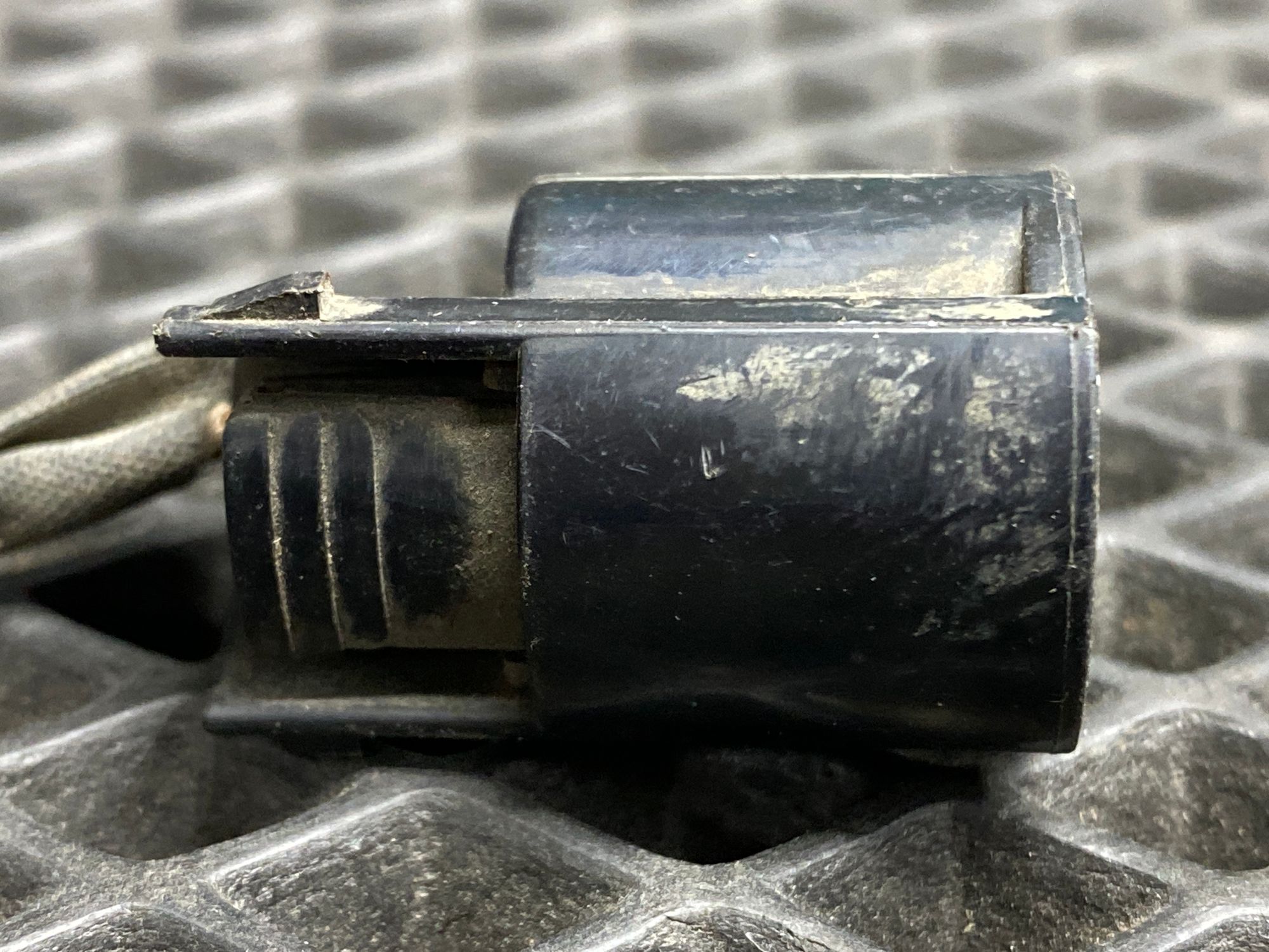 Б/У Фишка датчика давления масла Kia Cerato 2 TD , AT G4FC 1.6 L 2011г, 499 рублей, Краснодар