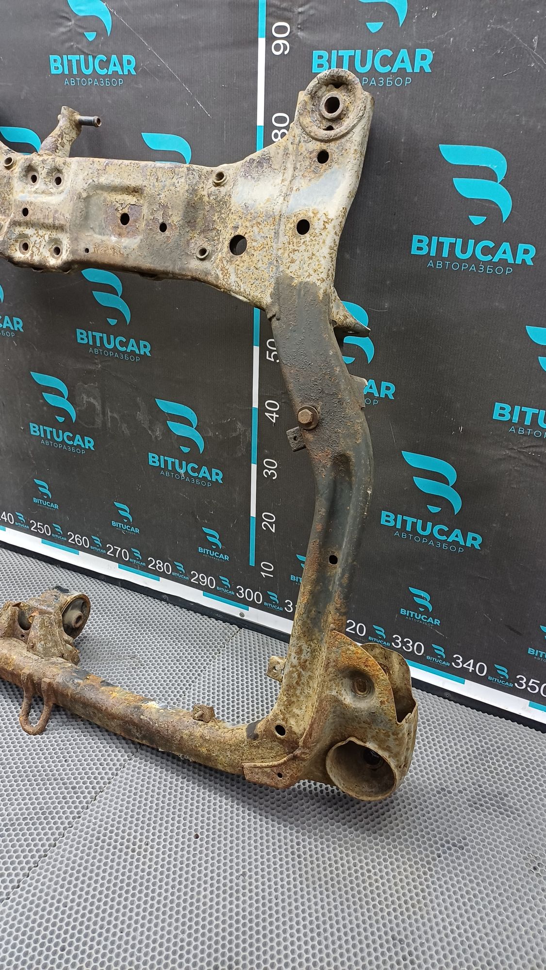 https://ycs.partsauto.market/partsauto-images/thmbs/userImages/c8f07ba63eb5b2f0f6006ea854bf8f7d/part/e3564b28-f670-43f2-a141-94278373e4b9_1774938321799.jpg