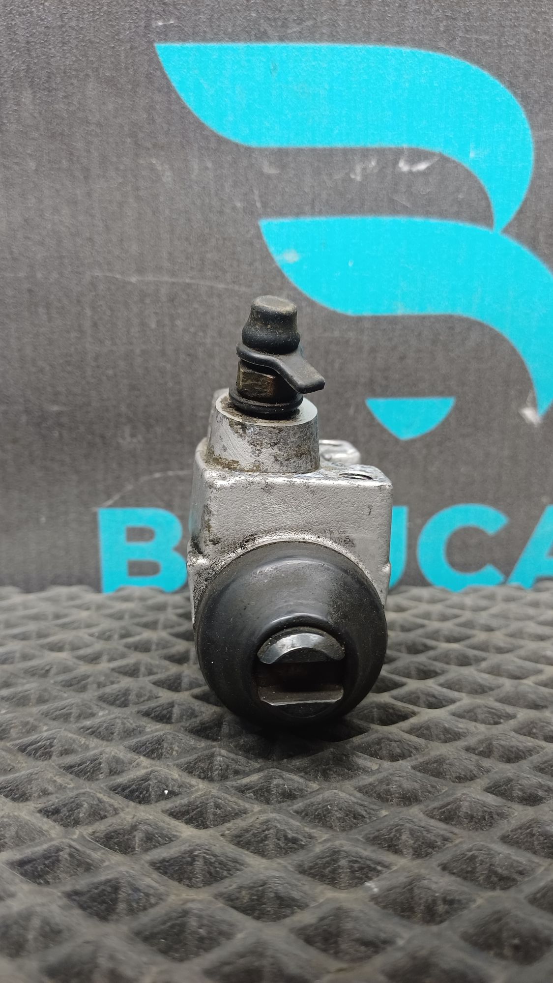https://ycs.partsauto.market/partsauto-images/thmbs/userImages/c8f07ba63eb5b2f0f6006ea854bf8f7d/part/e35975e0-8fea-4574-86b5-18ee90661702_1777100551142.jpg