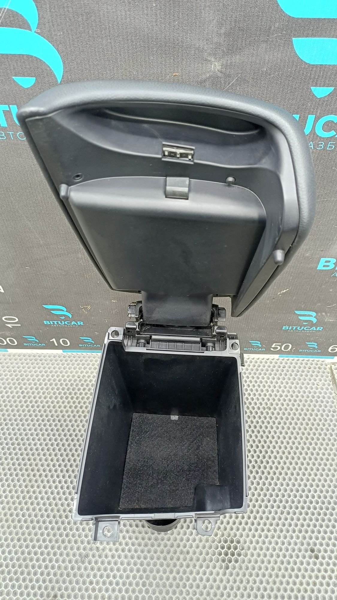 https://ycs.partsauto.market/partsauto-images/thmbs/userImages/c8f07ba63eb5b2f0f6006ea854bf8f7d/part/e36d20d3-c250-430a-a27b-4a9f3611283a_1777357419485.jpg