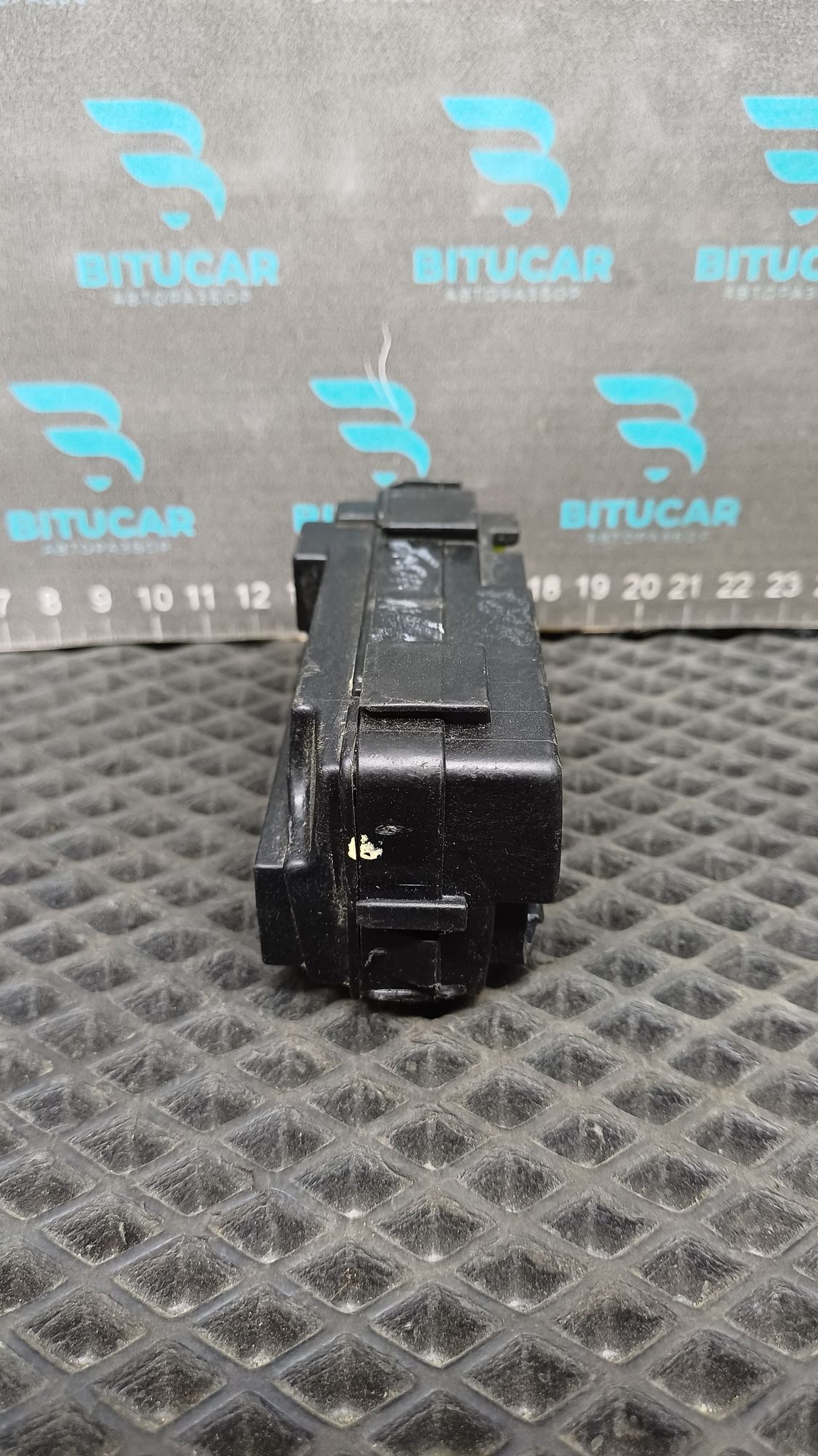 https://ycs.partsauto.market/partsauto-images/thmbs/userImages/c8f07ba63eb5b2f0f6006ea854bf8f7d/part/e3a1ef78-2d21-461a-8c95-4648c06469ca_1777543887085.jpg