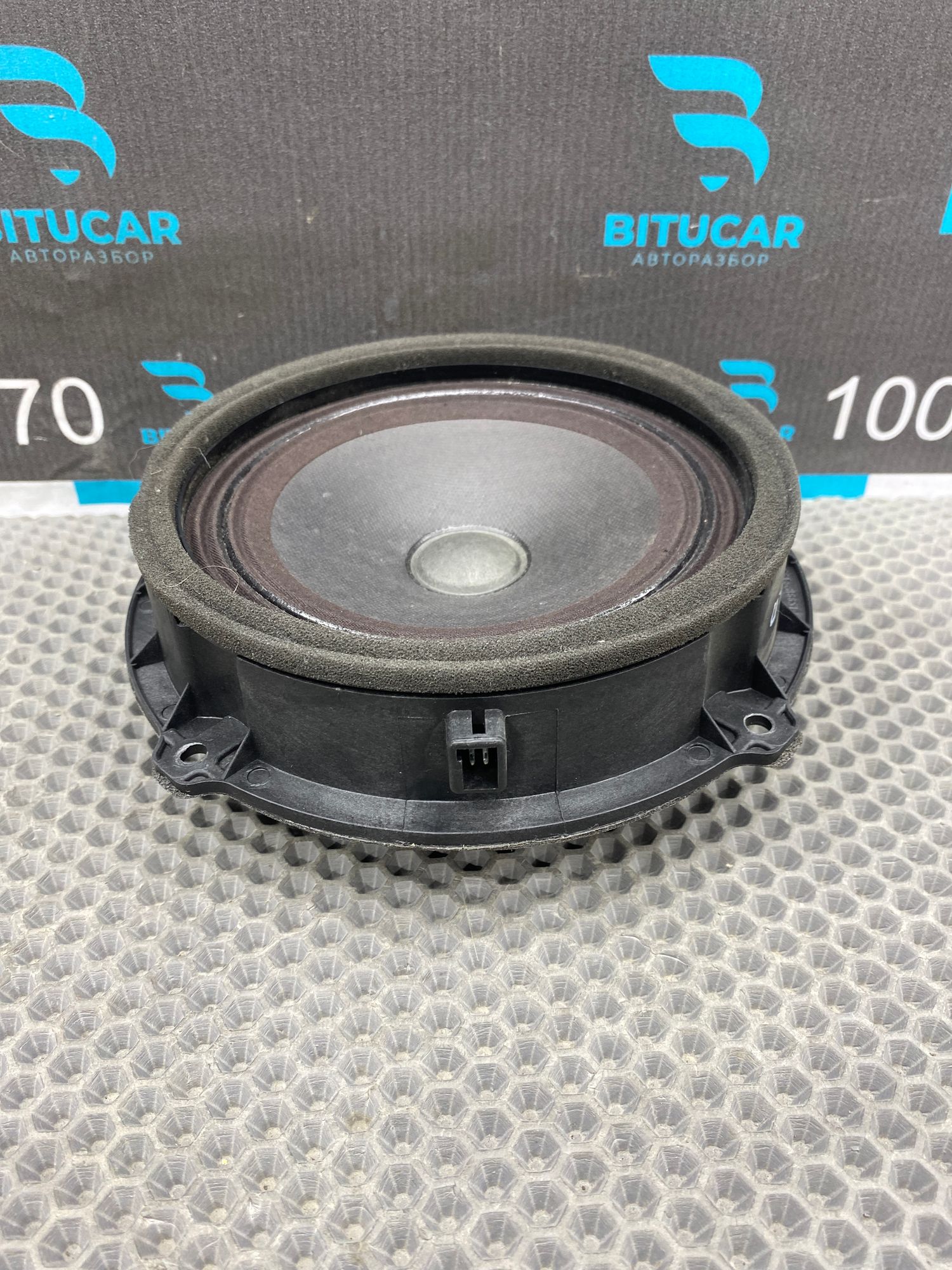 https://ycs.partsauto.market/partsauto-images/thmbs/userImages/c8f07ba63eb5b2f0f6006ea854bf8f7d/part/e3f12f4b-cf95-4522-8f7c-3d2f6cd49d23_1765867633738.jpg
