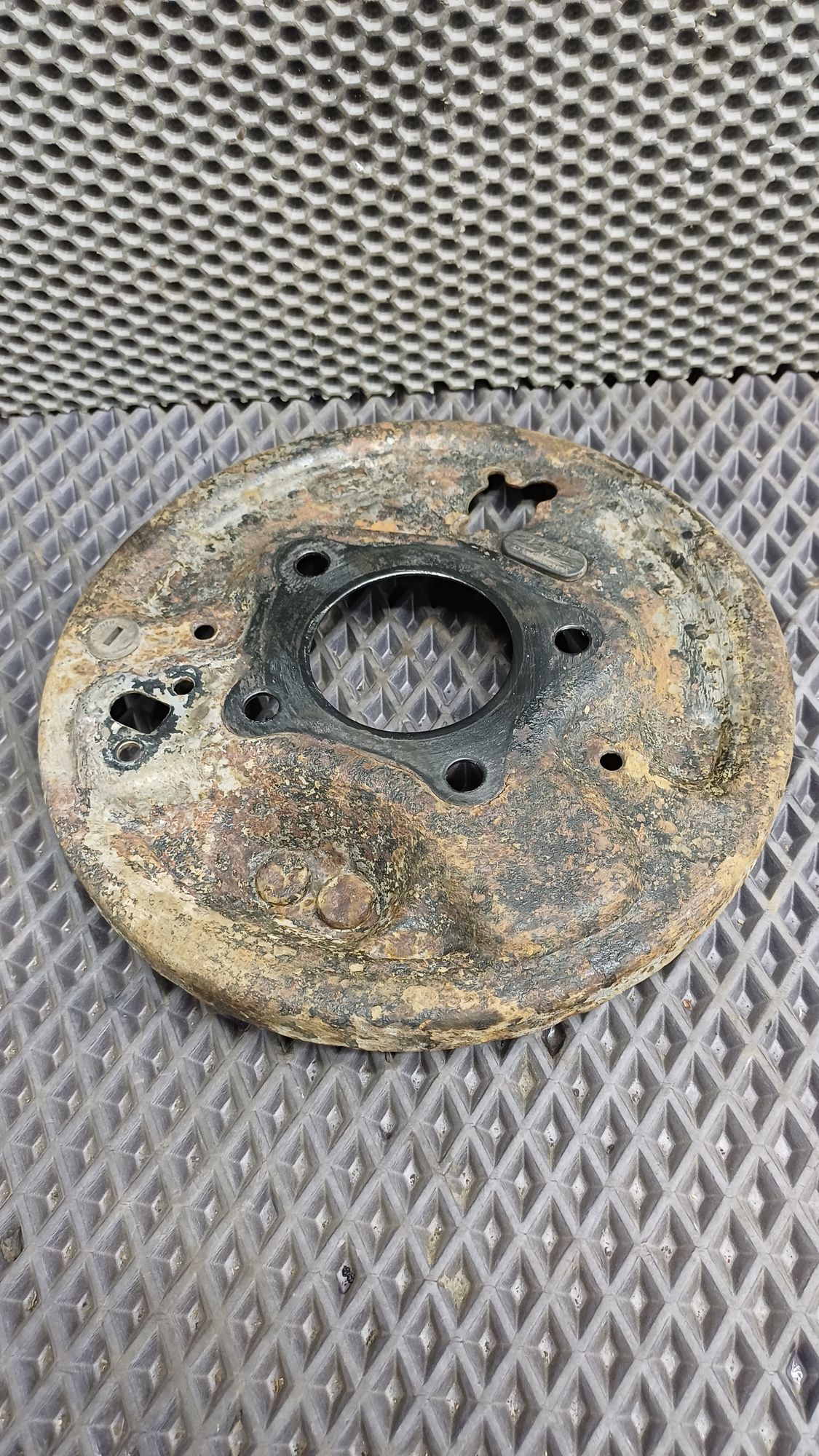 Б/У Кожух тормозного диска задний правый Toyota CARINA E 6 дорест. 1992—1996 1994 Зеленый, 690 рублей, Краснодар