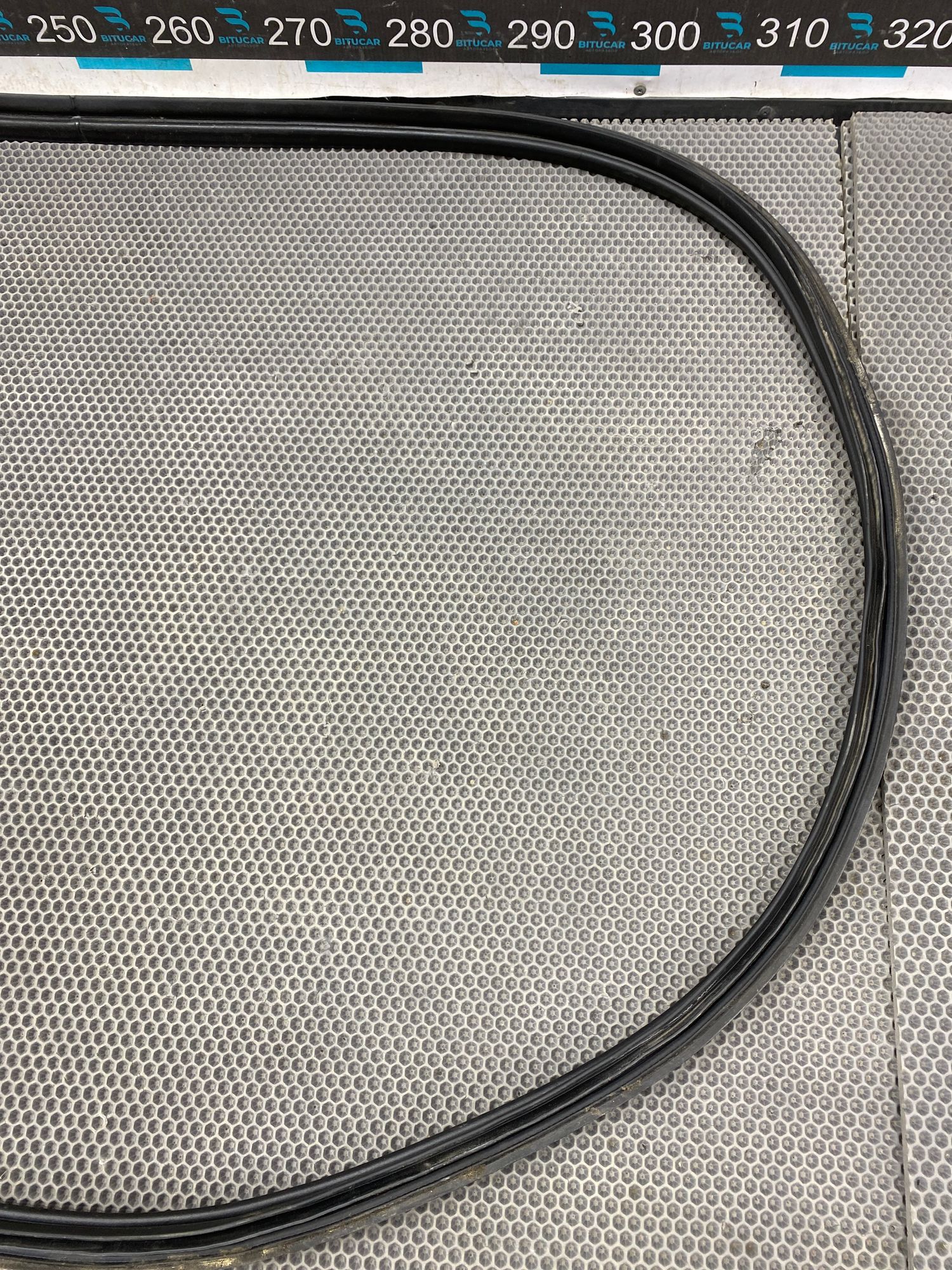https://ycs.partsauto.market/partsauto-images/thmbs/userImages/c8f07ba63eb5b2f0f6006ea854bf8f7d/part/e4dd5fbb-aa2a-4fe6-9f32-45fd25939ede_1777616956410.jpg