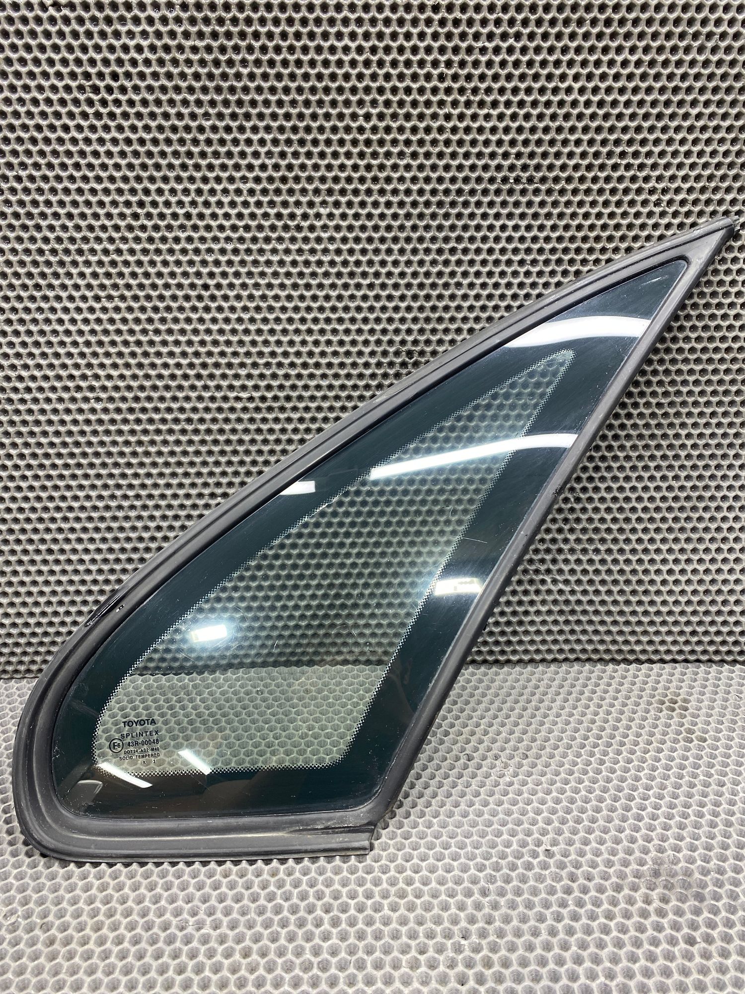 Б/У Стекло кузова глухое задне правое Toyota CARINA E 6 дорест. 1992—1996 1994 Зеленый, 890 рублей, Краснодар