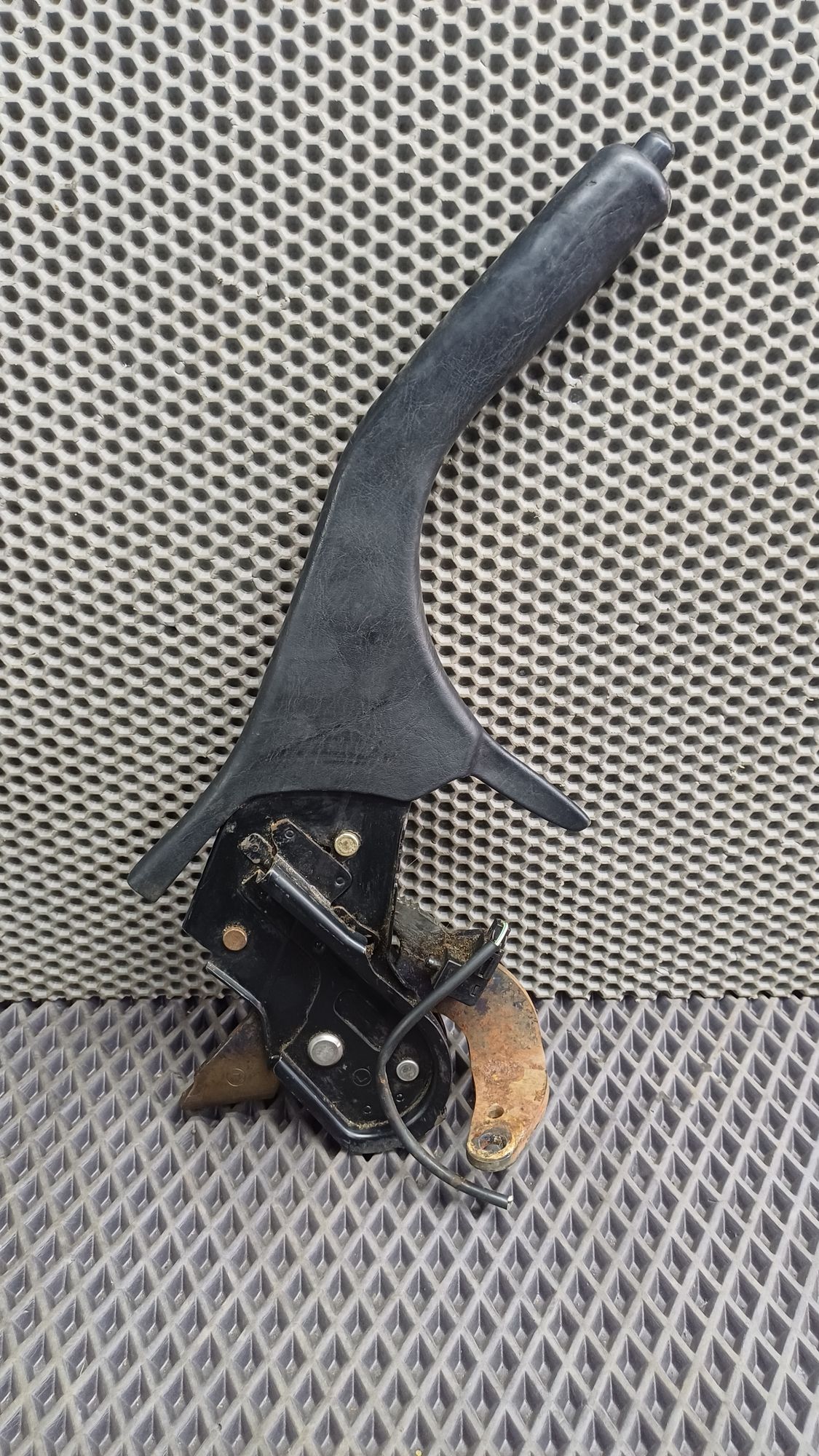 Б/У Рычаг ручного тормоза Toyota CARINA E 6 дорест. 1992—1996 1994 Зеленый, 990 рублей, Краснодар