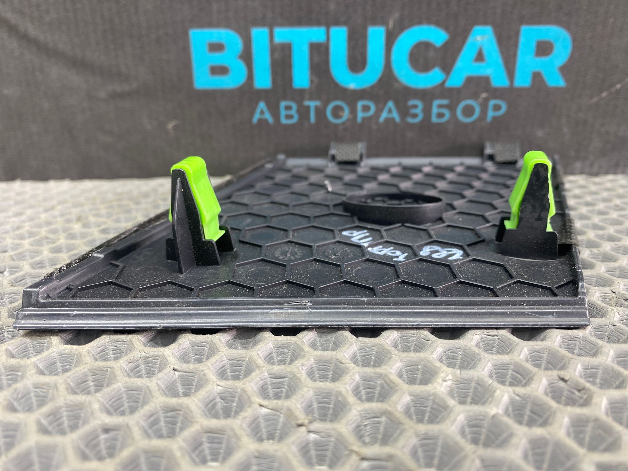 https://ycs.partsauto.market/partsauto-images/thmbs/userImages/c8f07ba63eb5b2f0f6006ea854bf8f7d/part/e61fbfc2-b823-4156-9d97-2a0f3f3b54d4_1777546230993.jpg