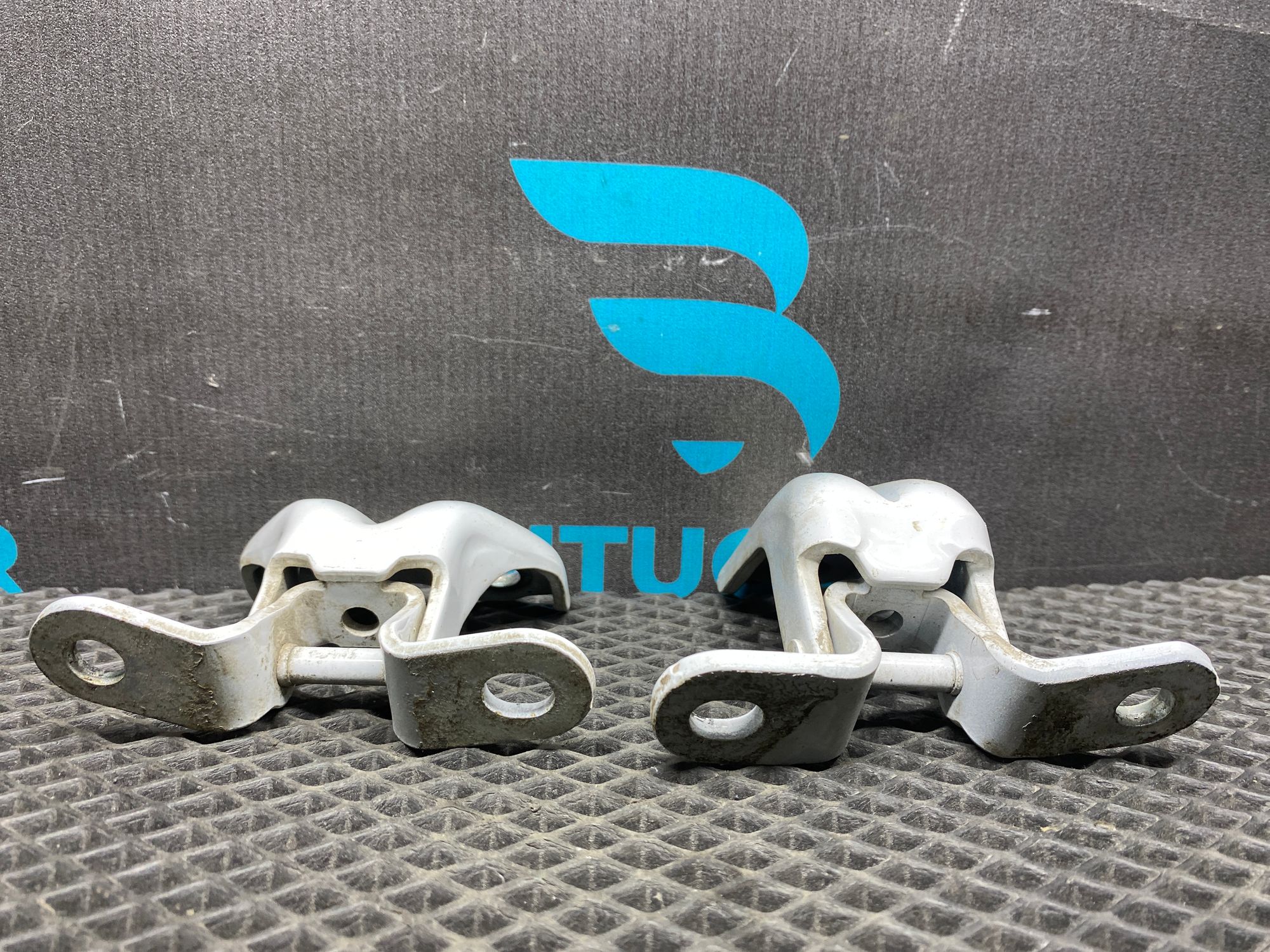 https://ycs.partsauto.market/partsauto-images/thmbs/userImages/c8f07ba63eb5b2f0f6006ea854bf8f7d/part/e65082f5-0a0a-4c78-99a6-ac5a2dbd8733_1776940179331.jpg
