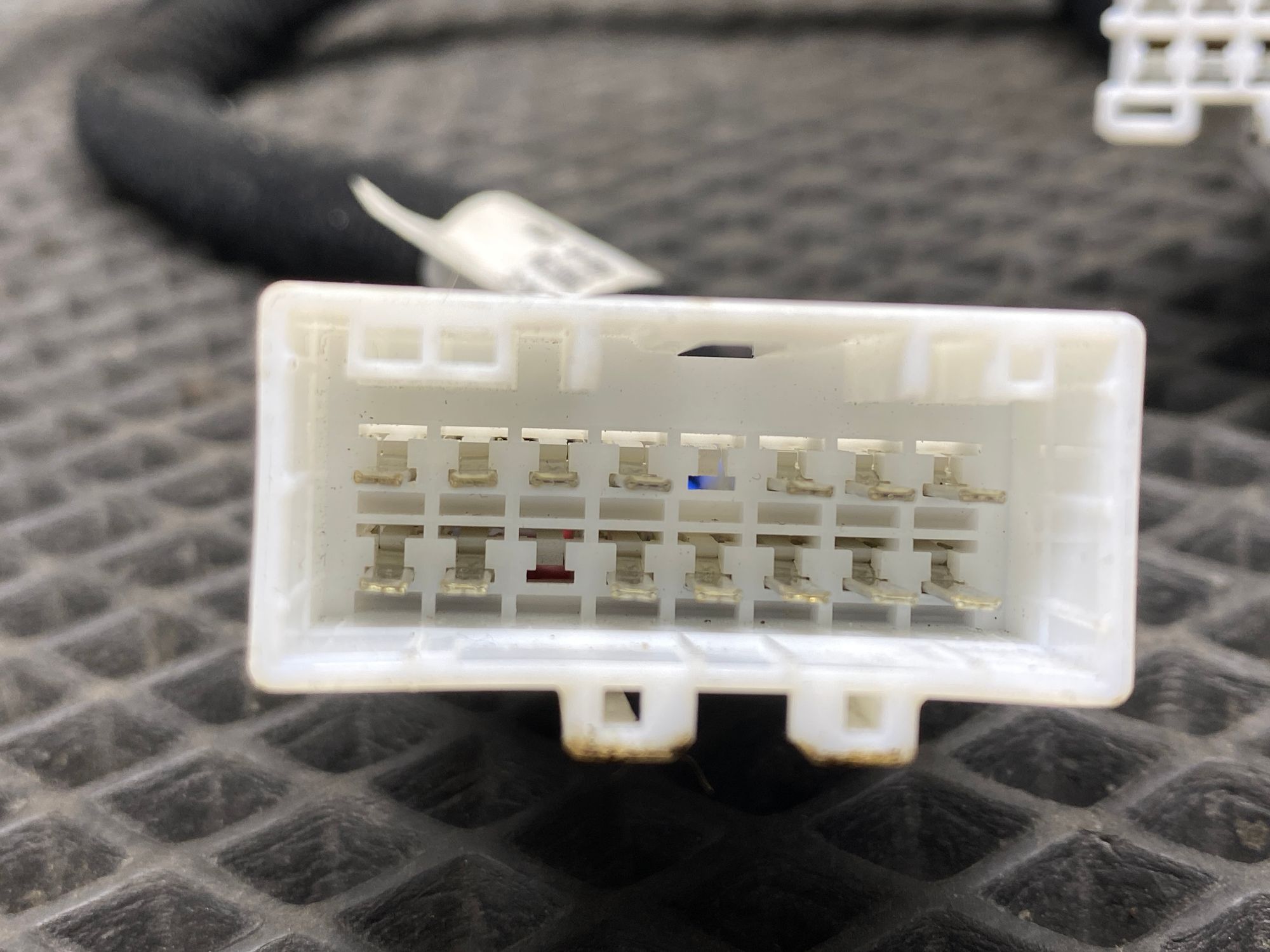 https://ycs.partsauto.market/partsauto-images/thmbs/userImages/c8f07ba63eb5b2f0f6006ea854bf8f7d/part/e69dcb22-b2cd-4d07-a93e-737269680be1_1777454796224.jpg