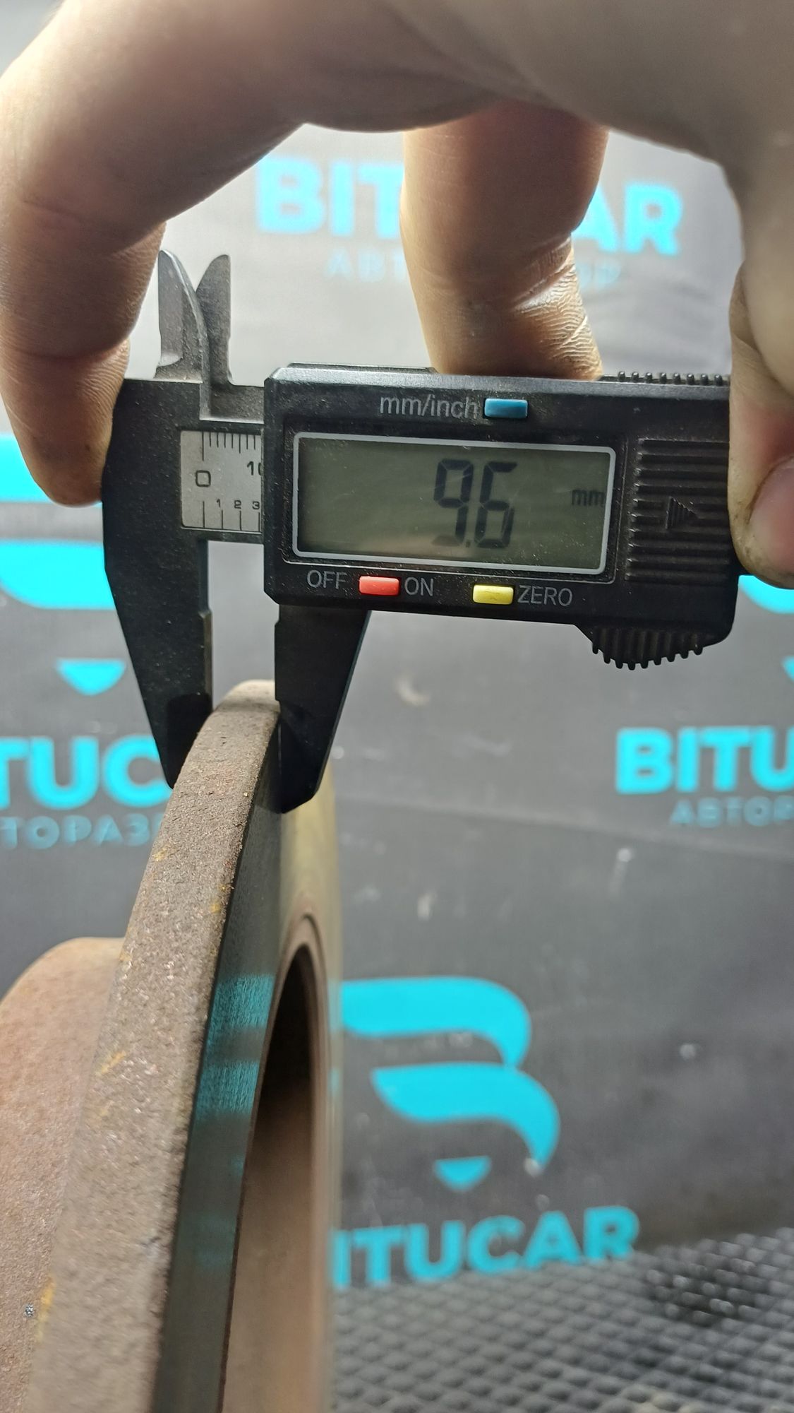 https://ycs.partsauto.market/partsauto-images/thmbs/userImages/c8f07ba63eb5b2f0f6006ea854bf8f7d/part/e6a0eba2-7f97-4792-8dcc-7feba7377eec_1777276401009.jpg