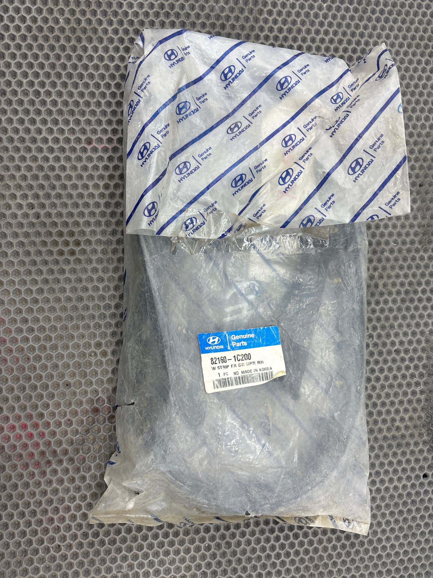 Уплотнитель двери передней правой Hyundai Getz 2002-2010 КУПЭ 3 ДВЕРИ, 990 рублей, Краснодар