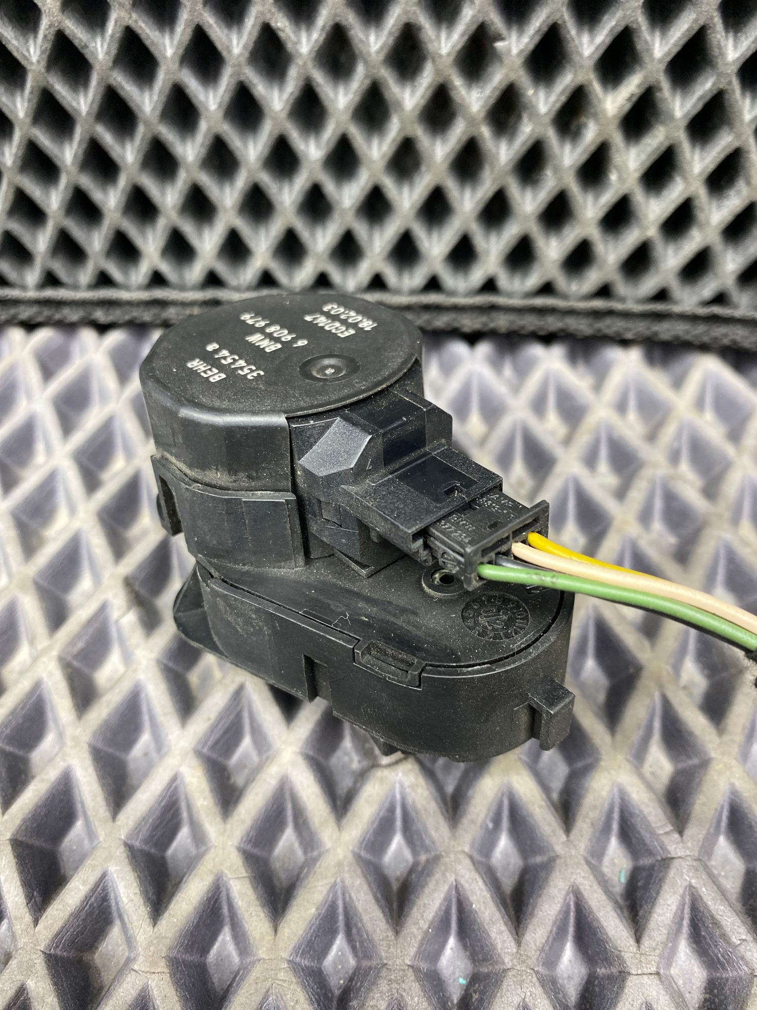 Б/У Сервопривод зааслонок отопителя BMW 7-Series 4 дорест. 2001—2005 2003 Черный, 890 рублей, Краснодар