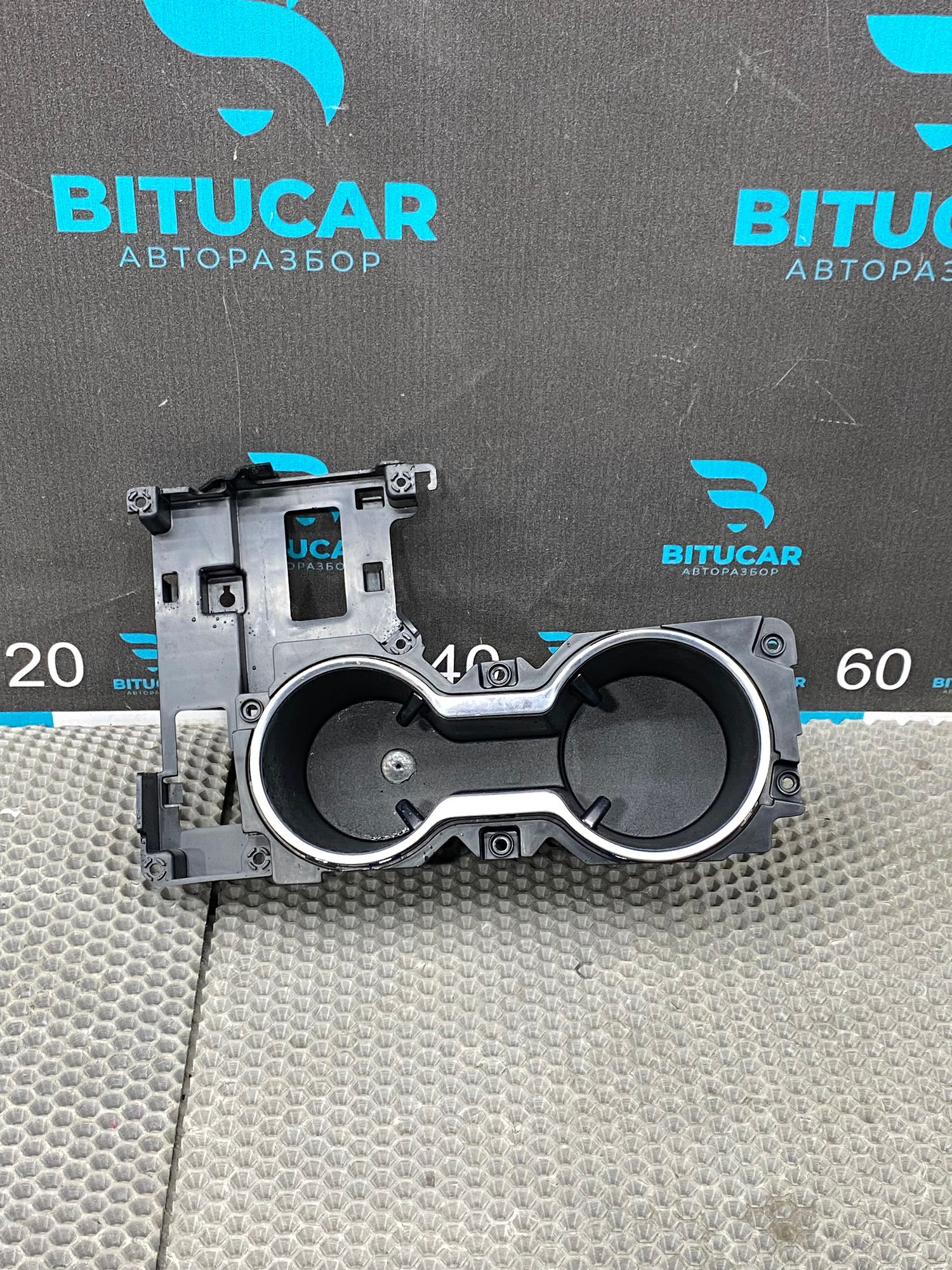 https://ycs.partsauto.market/partsauto-images/thmbs/userImages/c8f07ba63eb5b2f0f6006ea854bf8f7d/part/e7189664-cdb9-4635-81c1-fe7a01df8d75_1768999907392.jpg