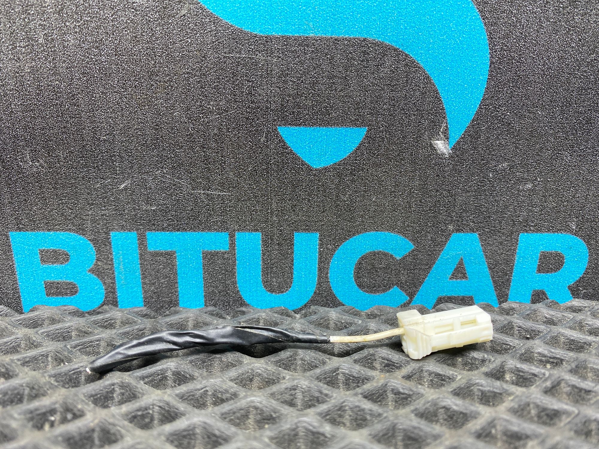 https://ycs.partsauto.market/partsauto-images/thmbs/userImages/c8f07ba63eb5b2f0f6006ea854bf8f7d/part/e77b3920-2be7-4f15-a4de-9061ae0a9d26_1776945576411.jpg