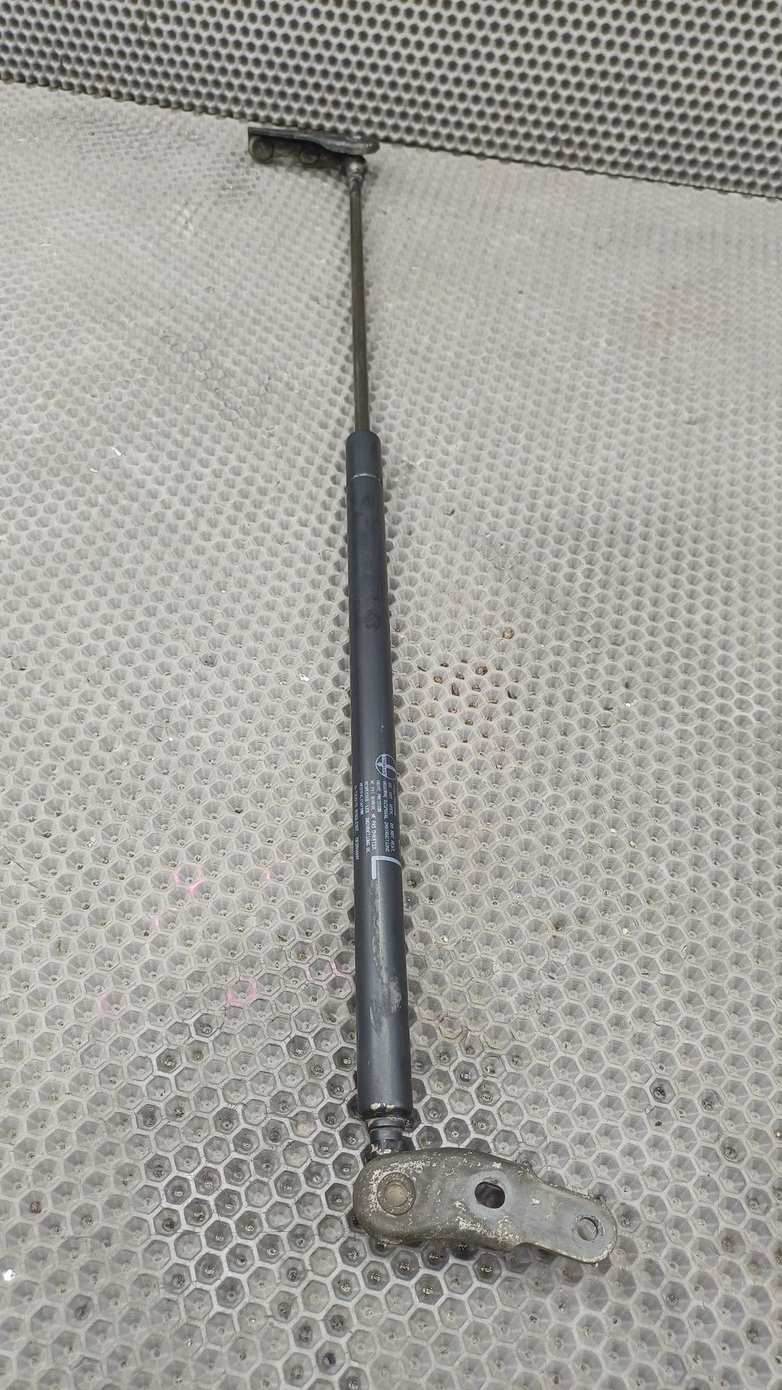 Б/У Амортизатор крышки багажника левый Toyota CARINA E 6 дорест. 1992—1996 1994 Зеленый, 990 рублей, Краснодар