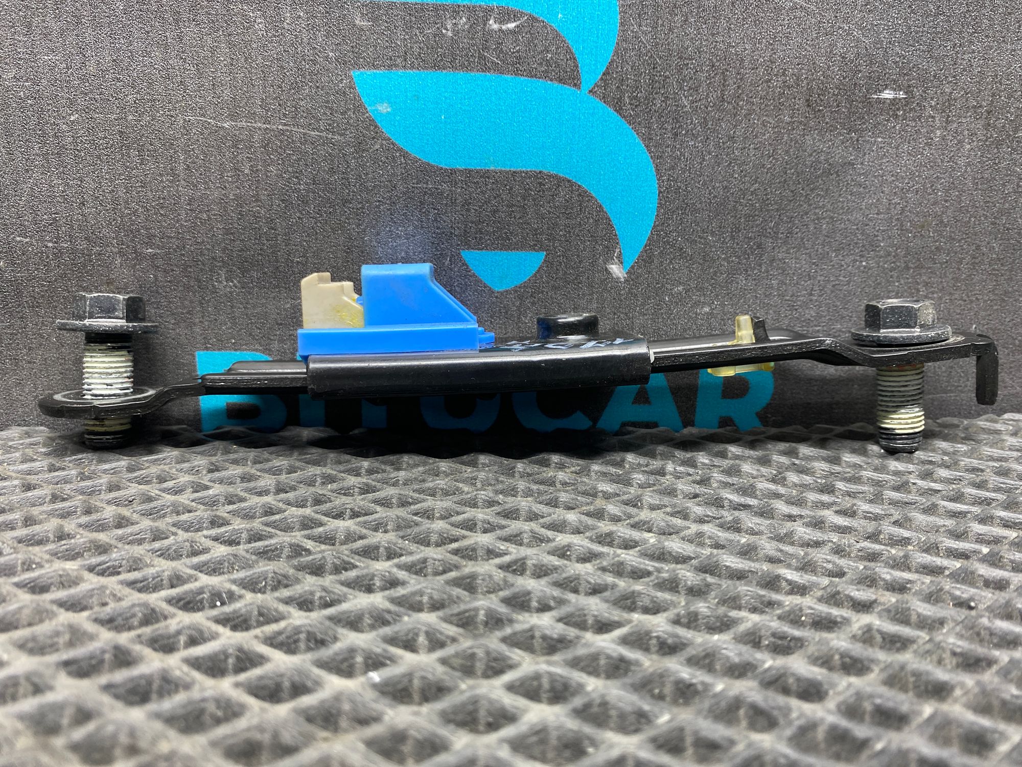 https://ycs.partsauto.market/partsauto-images/thmbs/userImages/c8f07ba63eb5b2f0f6006ea854bf8f7d/part/e848dbef-ac04-4082-a71f-06a1b9f55484_1776940739850.jpg