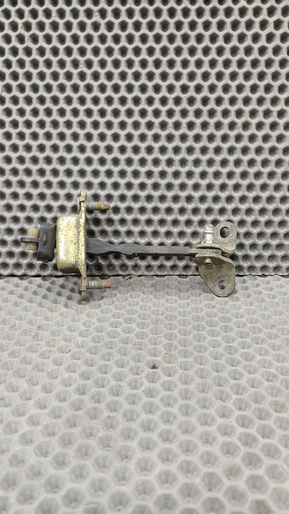 Б/У Ограничитель двери задней левой Toyota CARINA E 6 дорест. 1992—1996 1994 Зеленый, 590 рублей, Краснодар