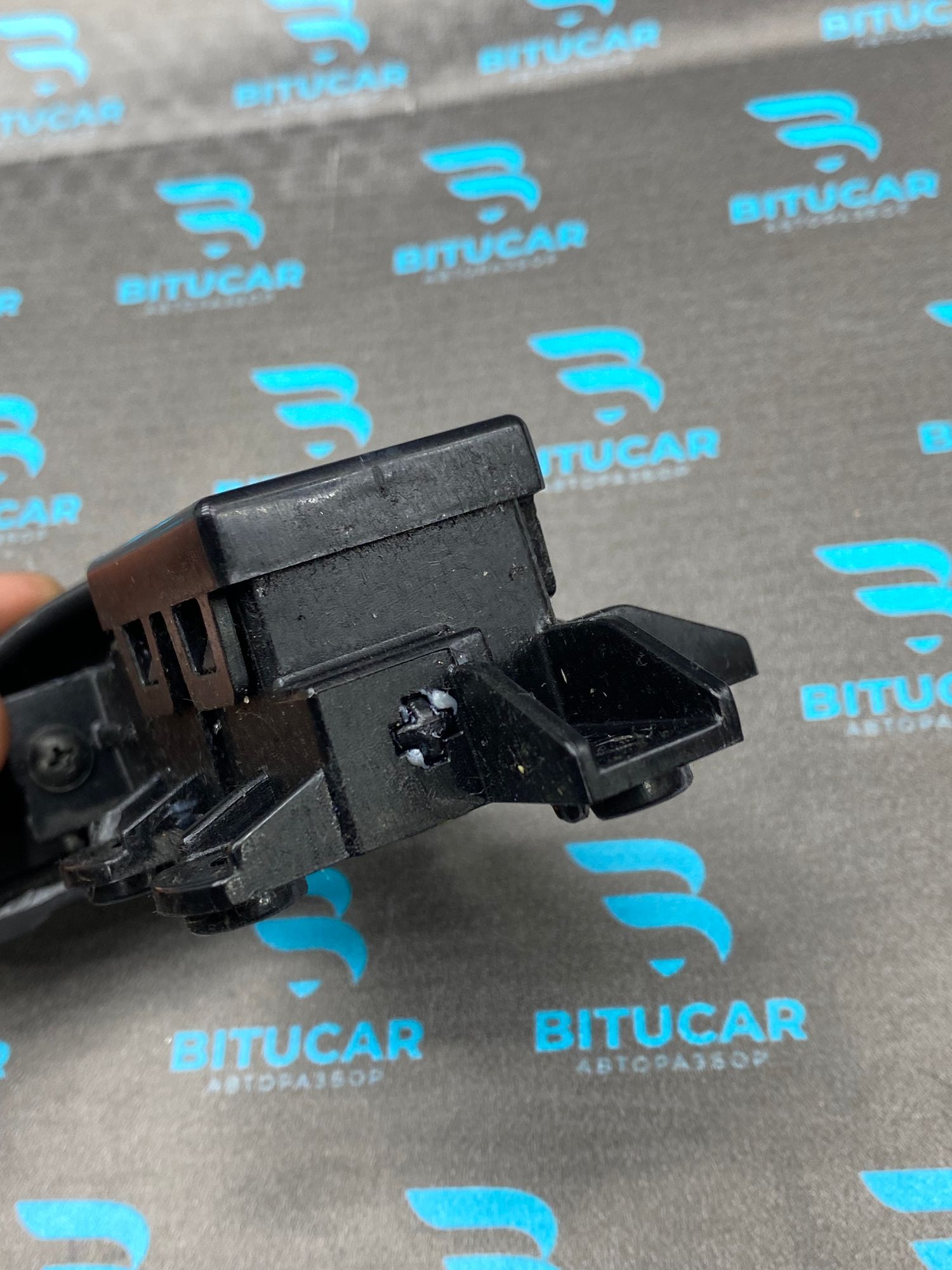 https://ycs.partsauto.market/partsauto-images/thmbs/userImages/c8f07ba63eb5b2f0f6006ea854bf8f7d/part/e913cf4f-f87b-4f85-9a8d-23243c102ac5_1770459880091.jpg