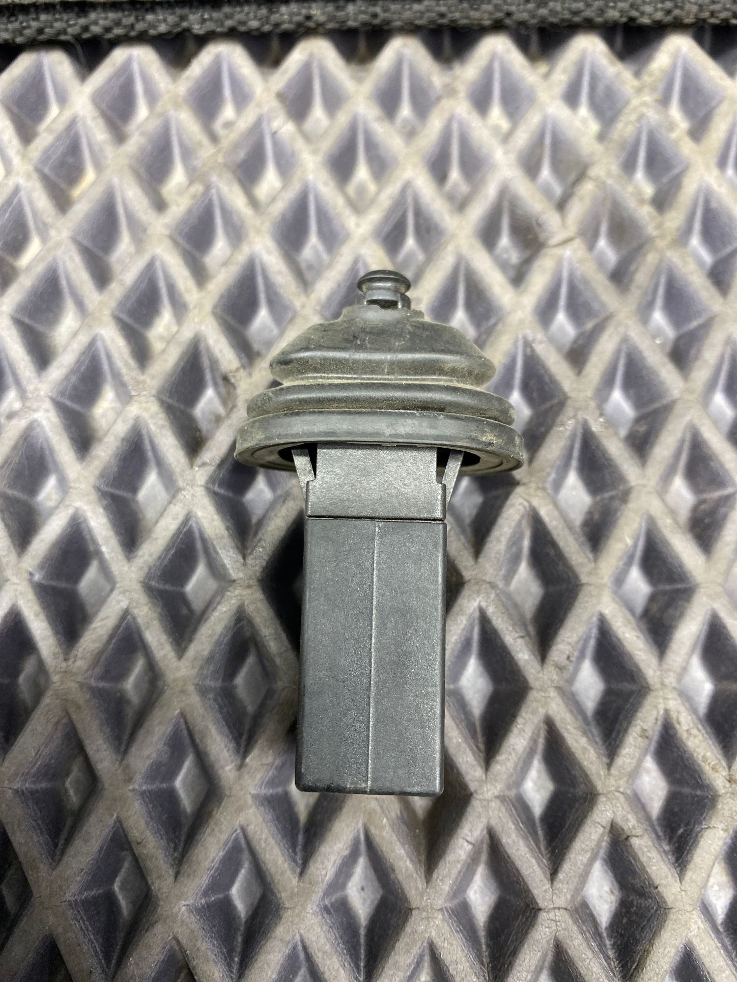 Б/У Концевик лючка бензобака BMW 7-Series 4 дорест. 2001—2005 2003 Черный, 890 рублей, Краснодар