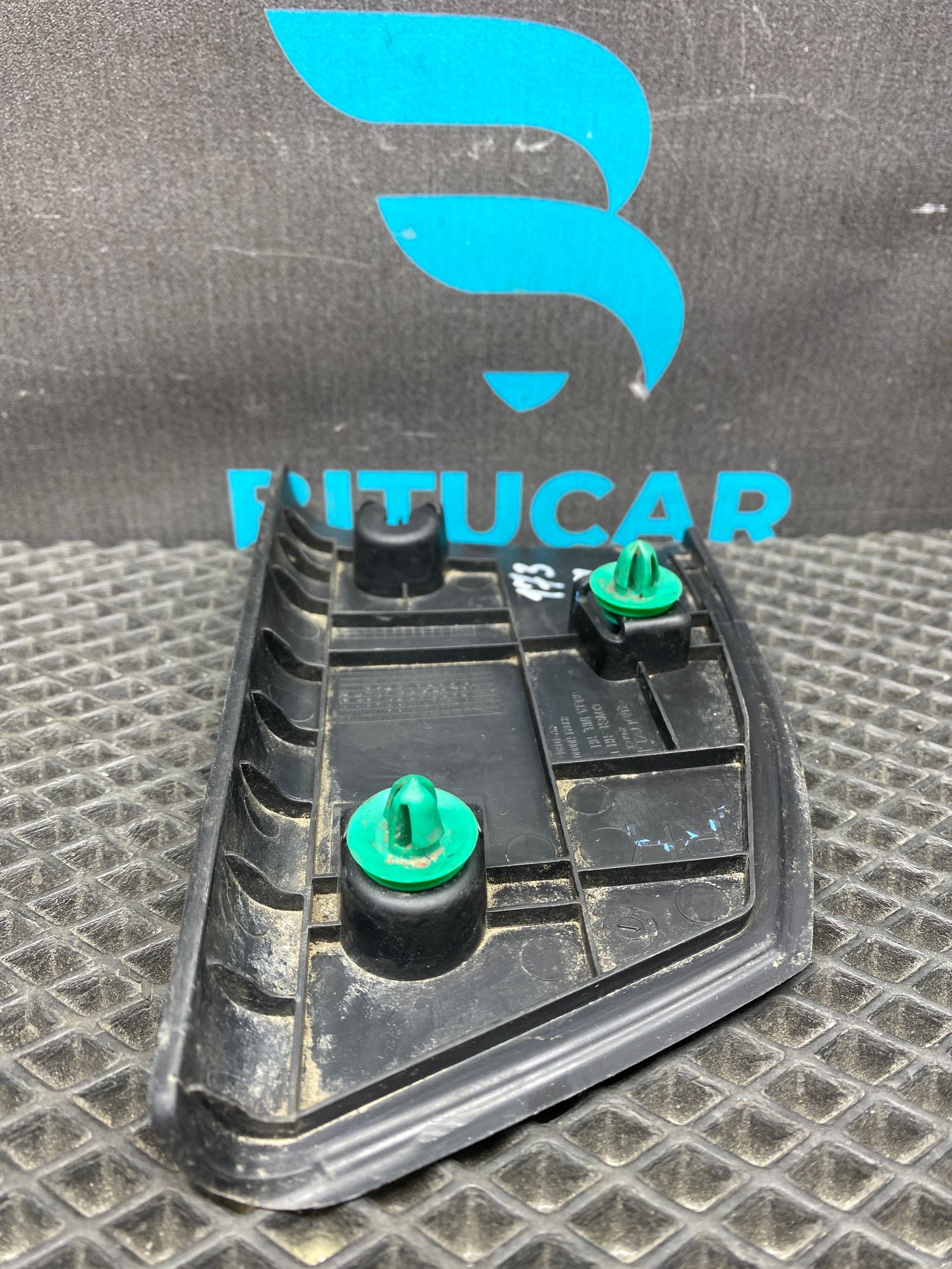https://ycs.partsauto.market/partsauto-images/thmbs/userImages/c8f07ba63eb5b2f0f6006ea854bf8f7d/part/e9ddf577-fede-4a5f-a30b-7f2ac6267971_1776932090664.jpg