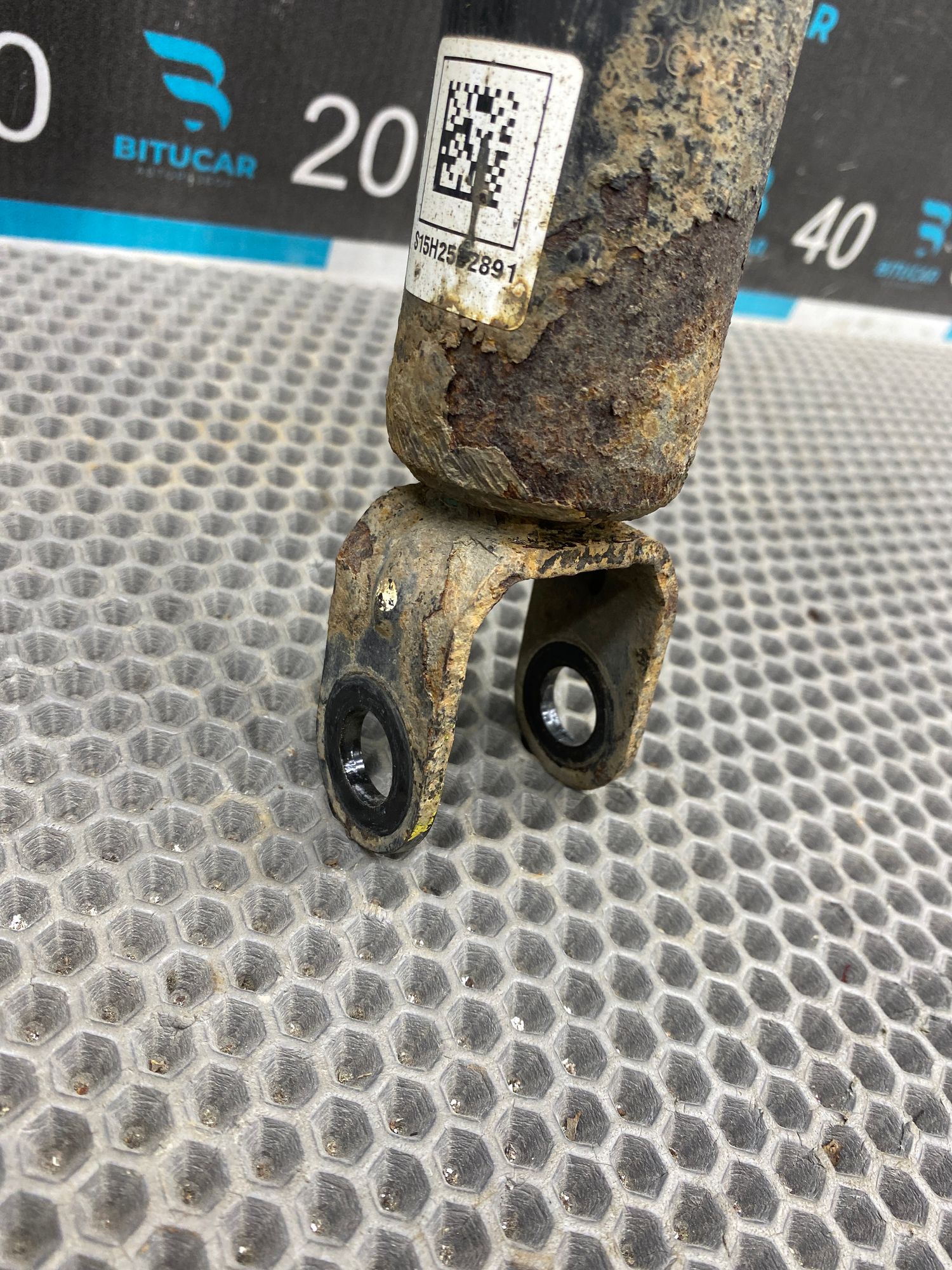 https://ycs.partsauto.market/partsauto-images/thmbs/userImages/c8f07ba63eb5b2f0f6006ea854bf8f7d/part/e9e82b5e-19e9-4819-847f-95370a0c99cc_1777297053042.jpg
