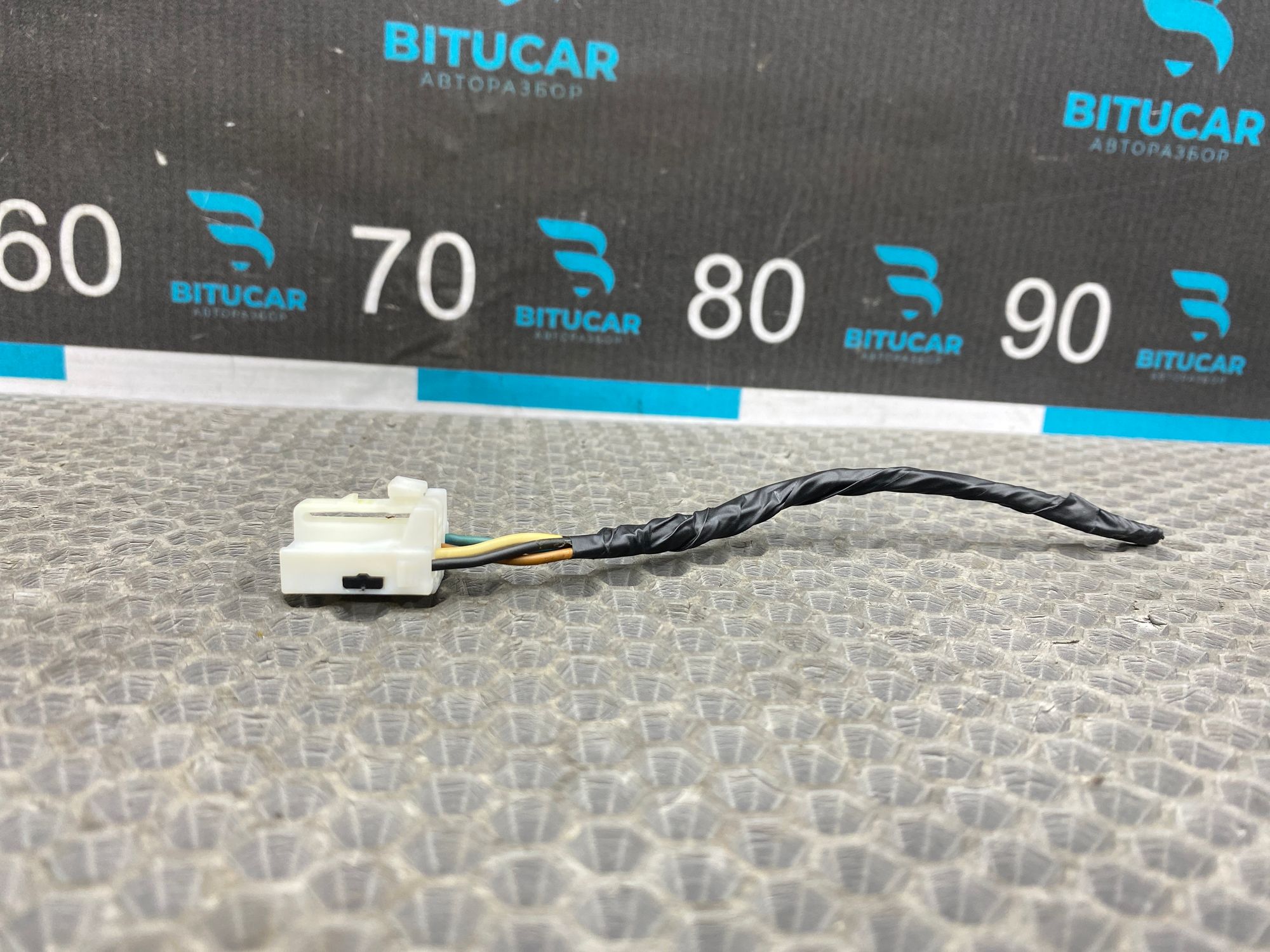 https://ycs.partsauto.market/partsauto-images/thmbs/userImages/c8f07ba63eb5b2f0f6006ea854bf8f7d/part/ea40c9dc-65fa-4859-b557-5f142454e58a_1766399727661.jpg