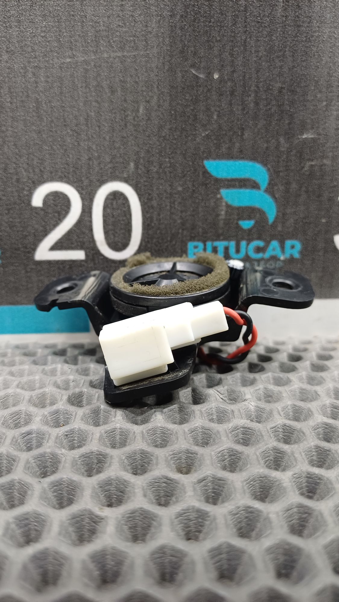 https://ycs.partsauto.market/partsauto-images/thmbs/userImages/c8f07ba63eb5b2f0f6006ea854bf8f7d/part/ea4dfac5-0186-4b05-b26f-a141d14fbd5c_1776245206631.jpg