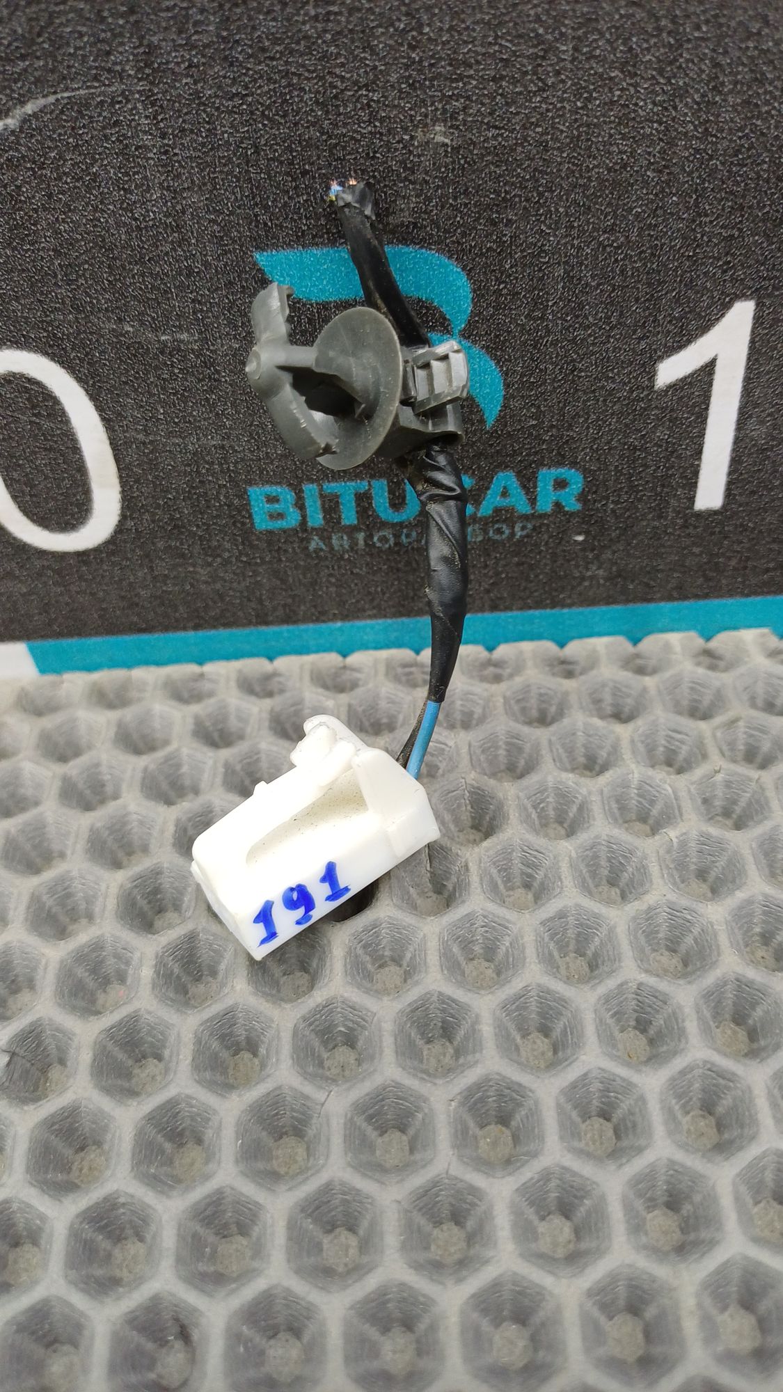 Б/У Фишка проводки сидения переднего правого Kia Ceed 2 JD (G4FG) 1.6L MT 2015 Хэтчбек, 499 рублей, Краснодар