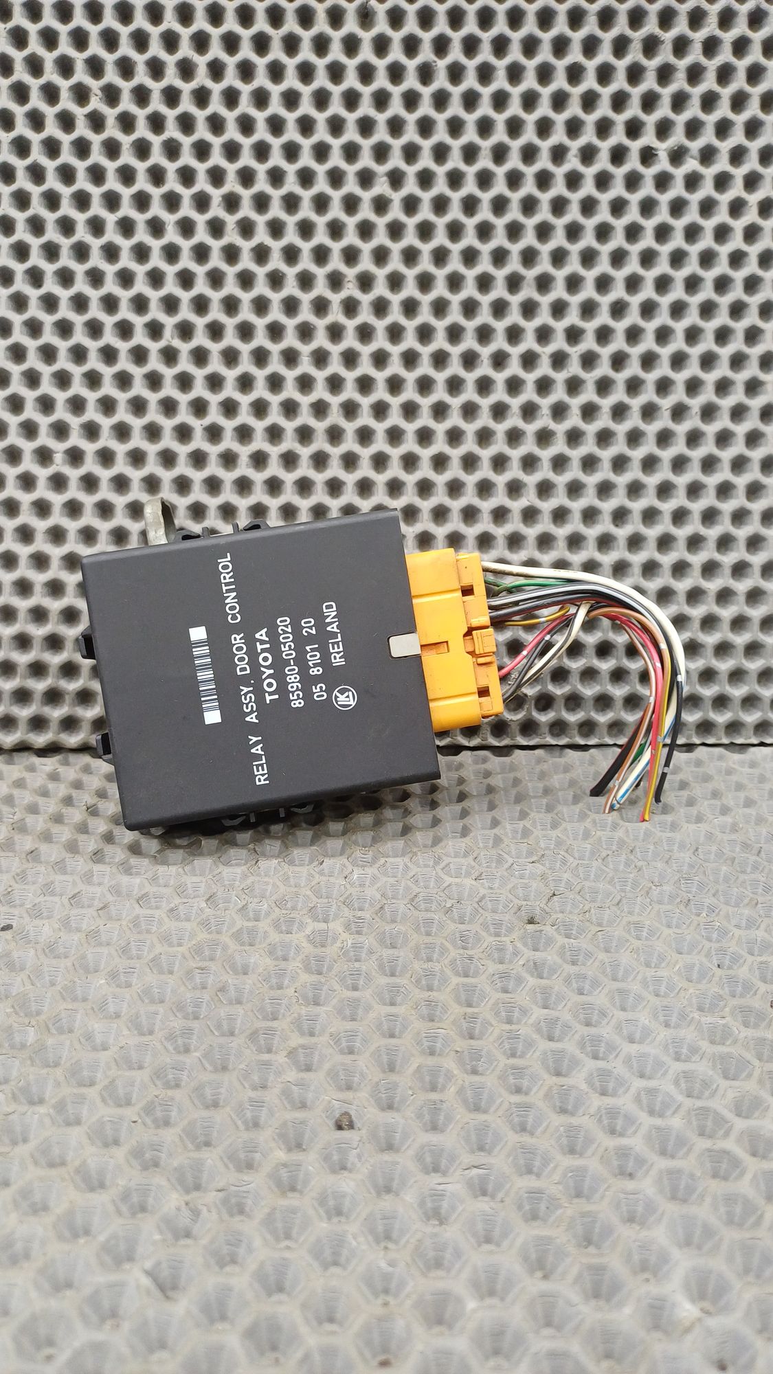 Б/У Блок управления дверьми с фишкой  Toyota CARINA E 6 дорест. 1992—1996 1994 Зеленый, 990 рублей, Краснодар