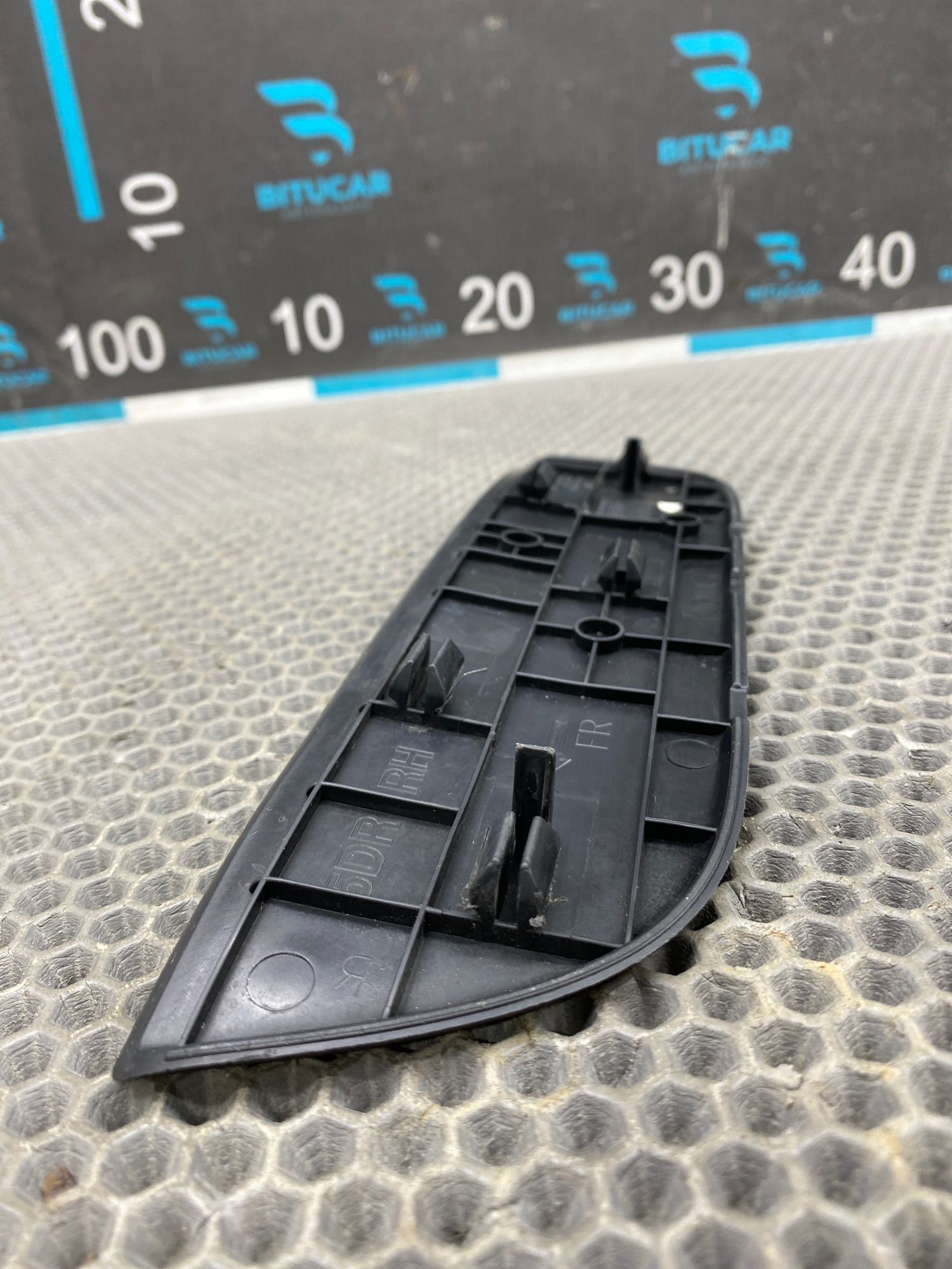 https://ycs.partsauto.market/partsauto-images/thmbs/userImages/c8f07ba63eb5b2f0f6006ea854bf8f7d/part/ec201386-6ec1-4f42-9090-b99c0e2e9564_1777302293596.jpg