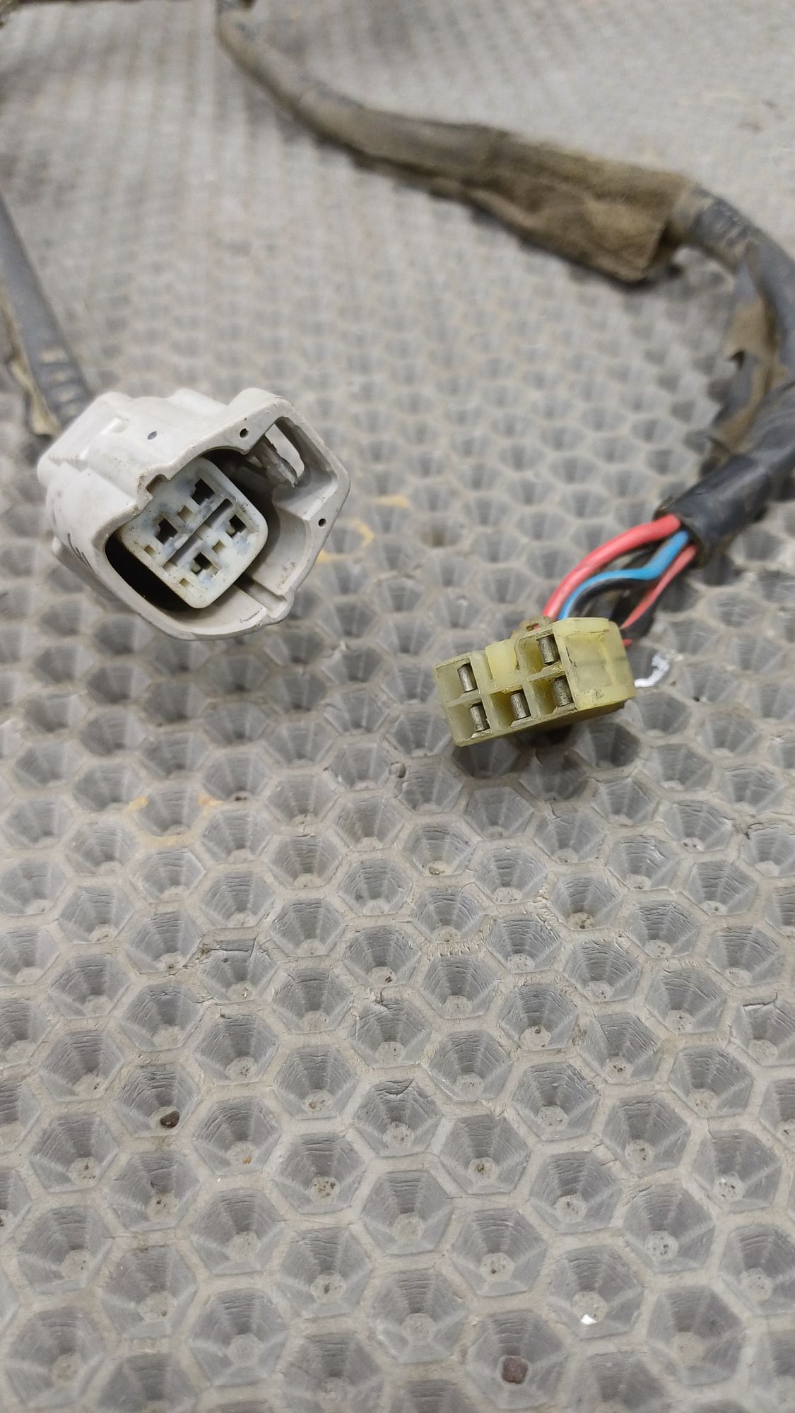 https://ycs.partsauto.market/partsauto-images/thmbs/userImages/c8f07ba63eb5b2f0f6006ea854bf8f7d/part/ec255f07-7850-4122-97e4-e093c8a4f05a_1774343388441.jpg