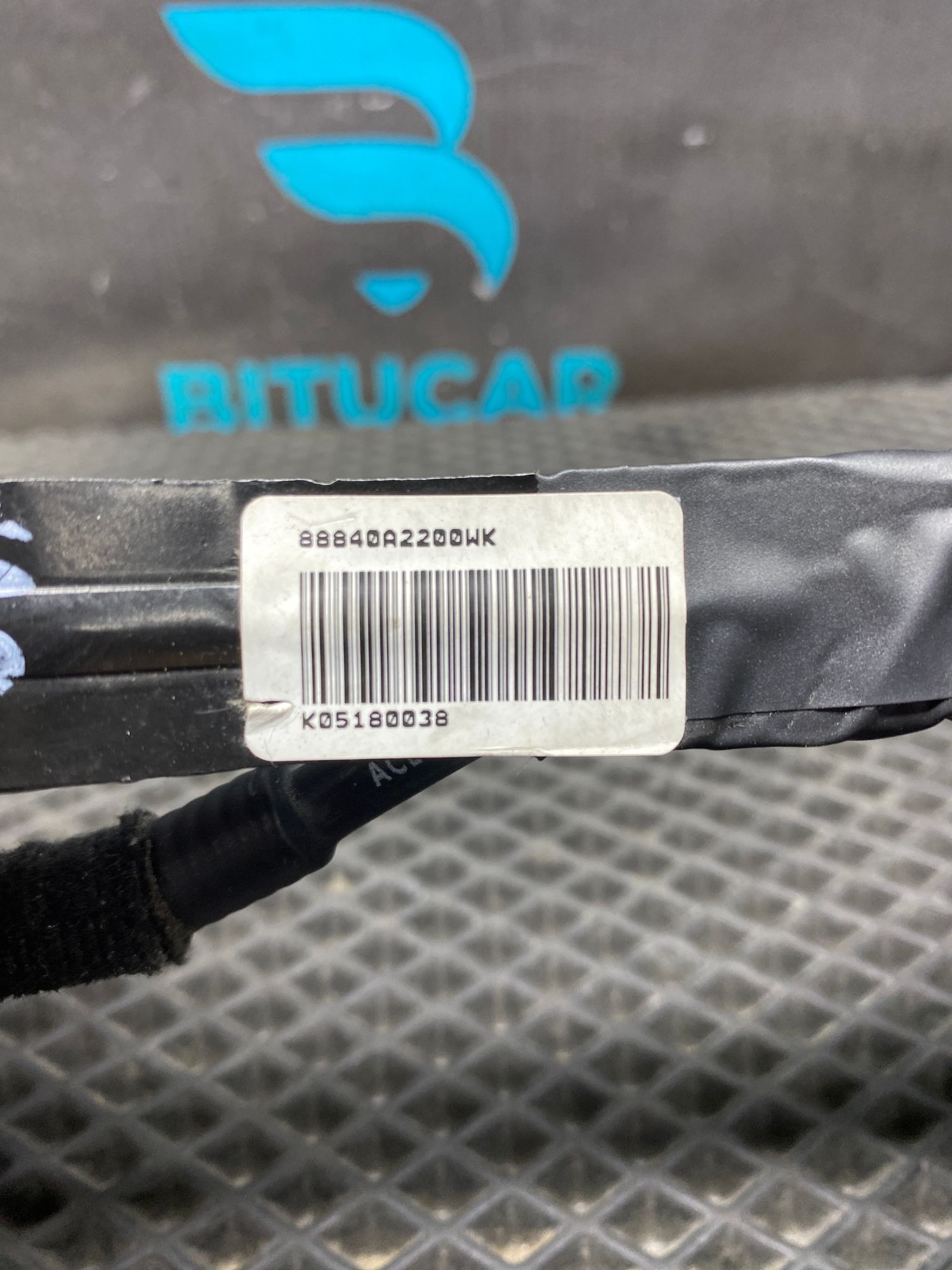 https://ycs.partsauto.market/partsauto-images/thmbs/userImages/c8f07ba63eb5b2f0f6006ea854bf8f7d/part/ec610c44-5d9a-4cdf-897d-ef2278018db8_1777552343176.jpg