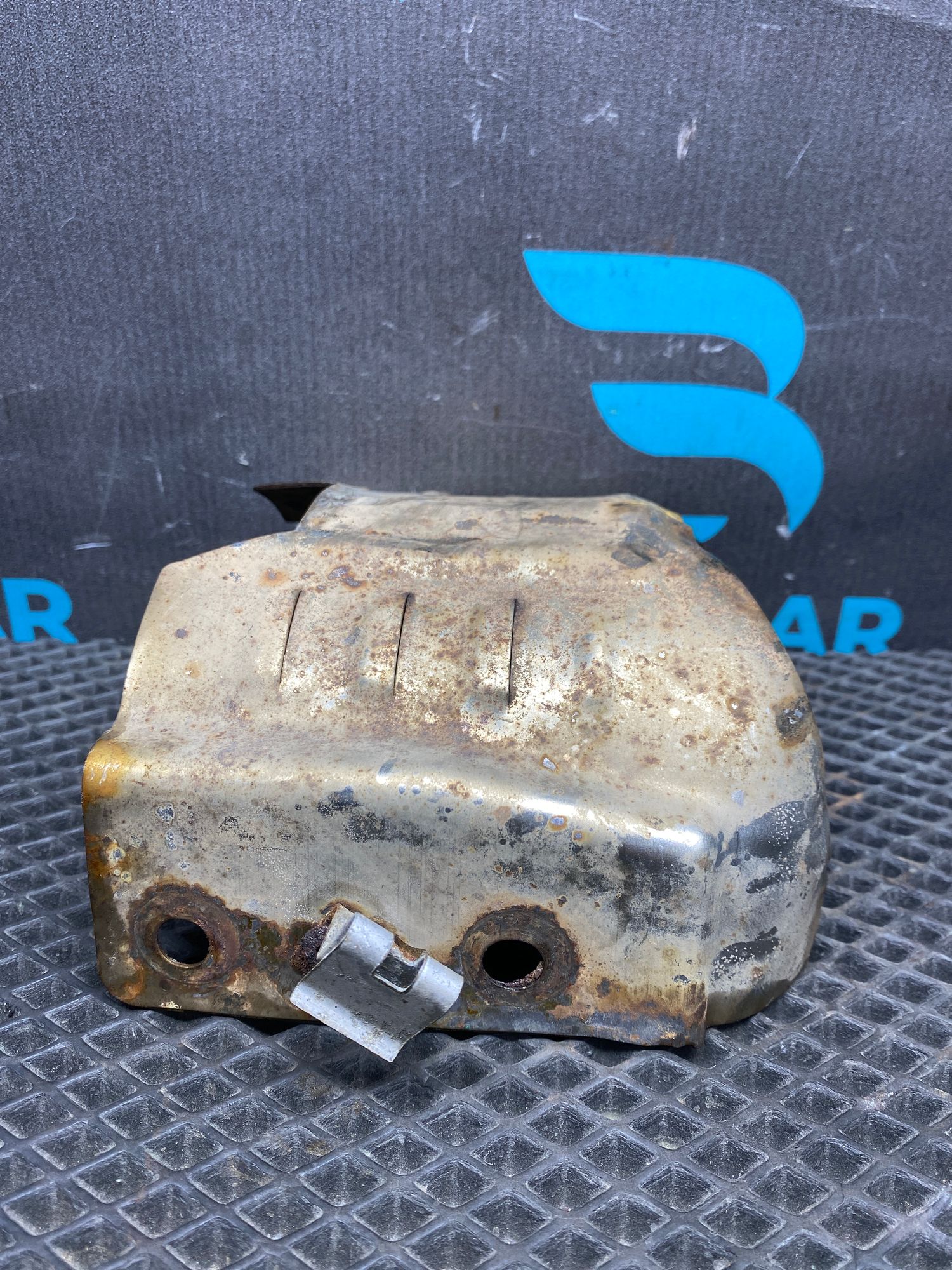 https://ycs.partsauto.market/partsauto-images/thmbs/userImages/c8f07ba63eb5b2f0f6006ea854bf8f7d/part/ec83489c-5def-4a96-a720-49cb9accec94_1777116212667.jpg