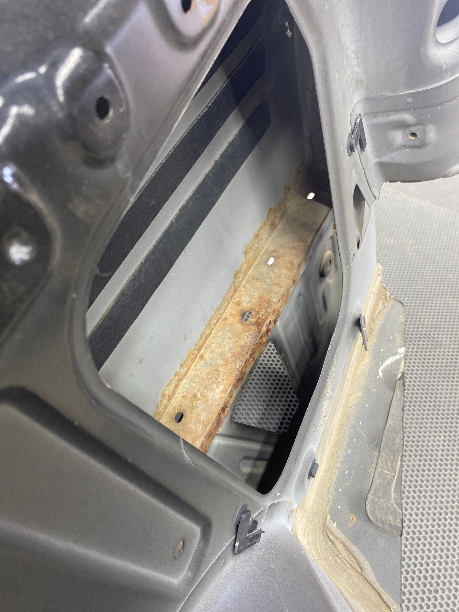 https://ycs.partsauto.market/partsauto-images/thmbs/userImages/c8f07ba63eb5b2f0f6006ea854bf8f7d/part/ec8537da-c248-4bf2-a0cc-b64262b788ed_1776429456545.jpg