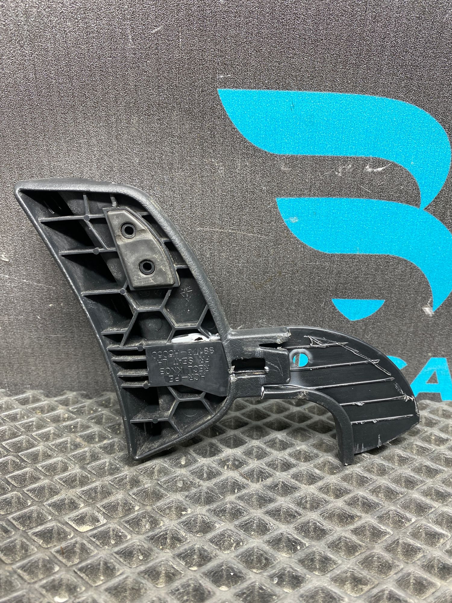 https://ycs.partsauto.market/partsauto-images/thmbs/userImages/c8f07ba63eb5b2f0f6006ea854bf8f7d/part/ee373830-6a4a-453a-b5b5-b0dc6a737c00_1776853687957.jpg