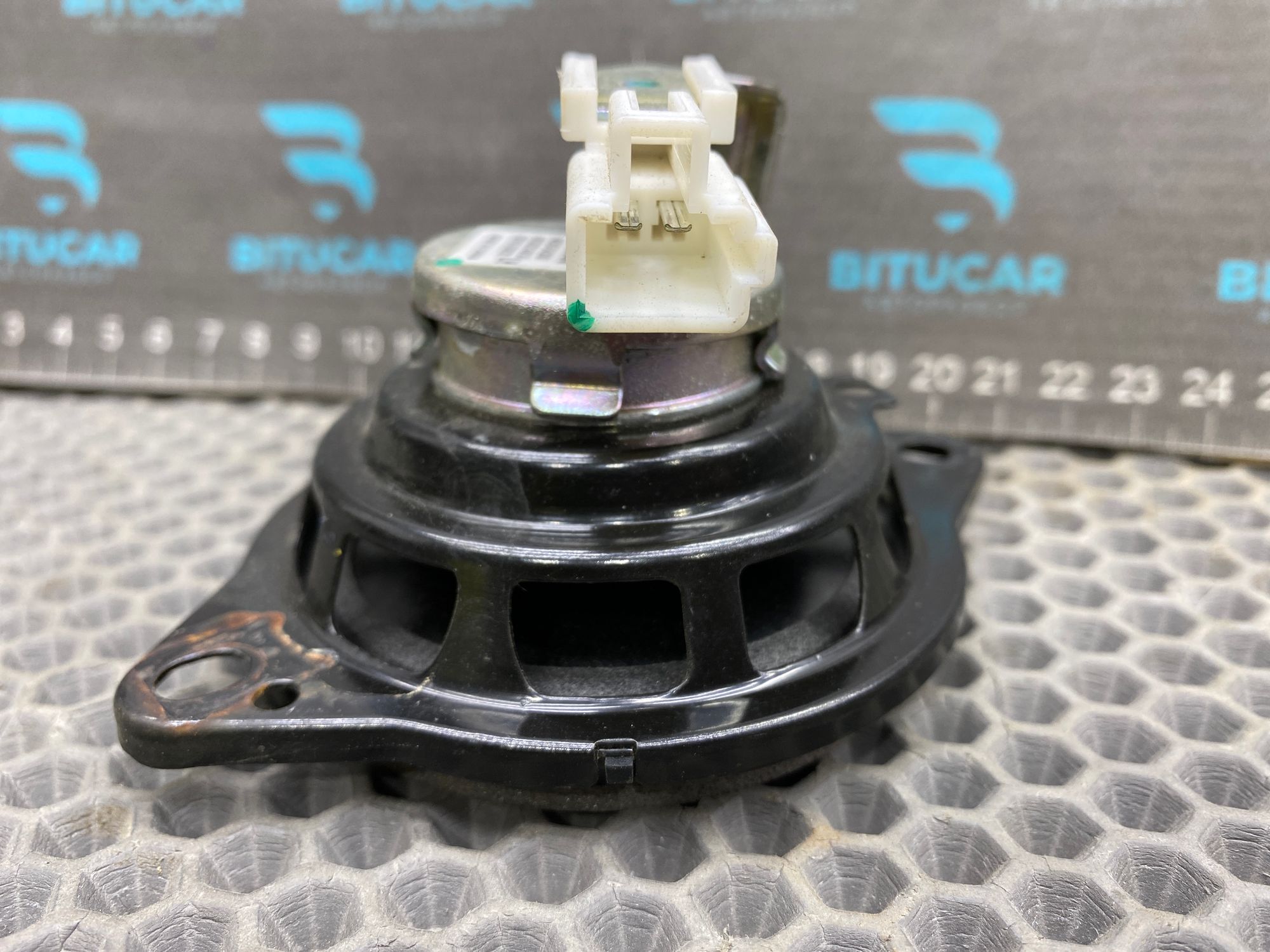 https://ycs.partsauto.market/partsauto-images/thmbs/userImages/c8f07ba63eb5b2f0f6006ea854bf8f7d/part/ee915b06-98bb-4920-90ed-04ac8fd6ee53_1777625765409.jpg
