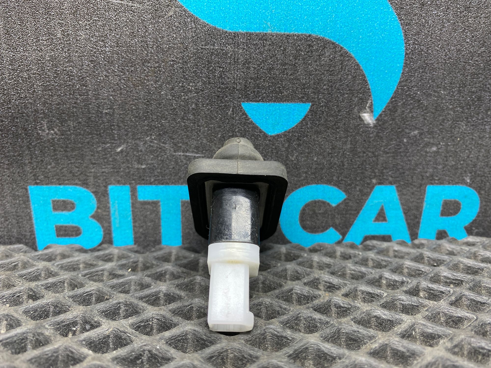 https://ycs.partsauto.market/partsauto-images/thmbs/userImages/c8f07ba63eb5b2f0f6006ea854bf8f7d/part/eef25da3-09a5-4dcb-8148-f742ab5f9185_1776944814617.jpg