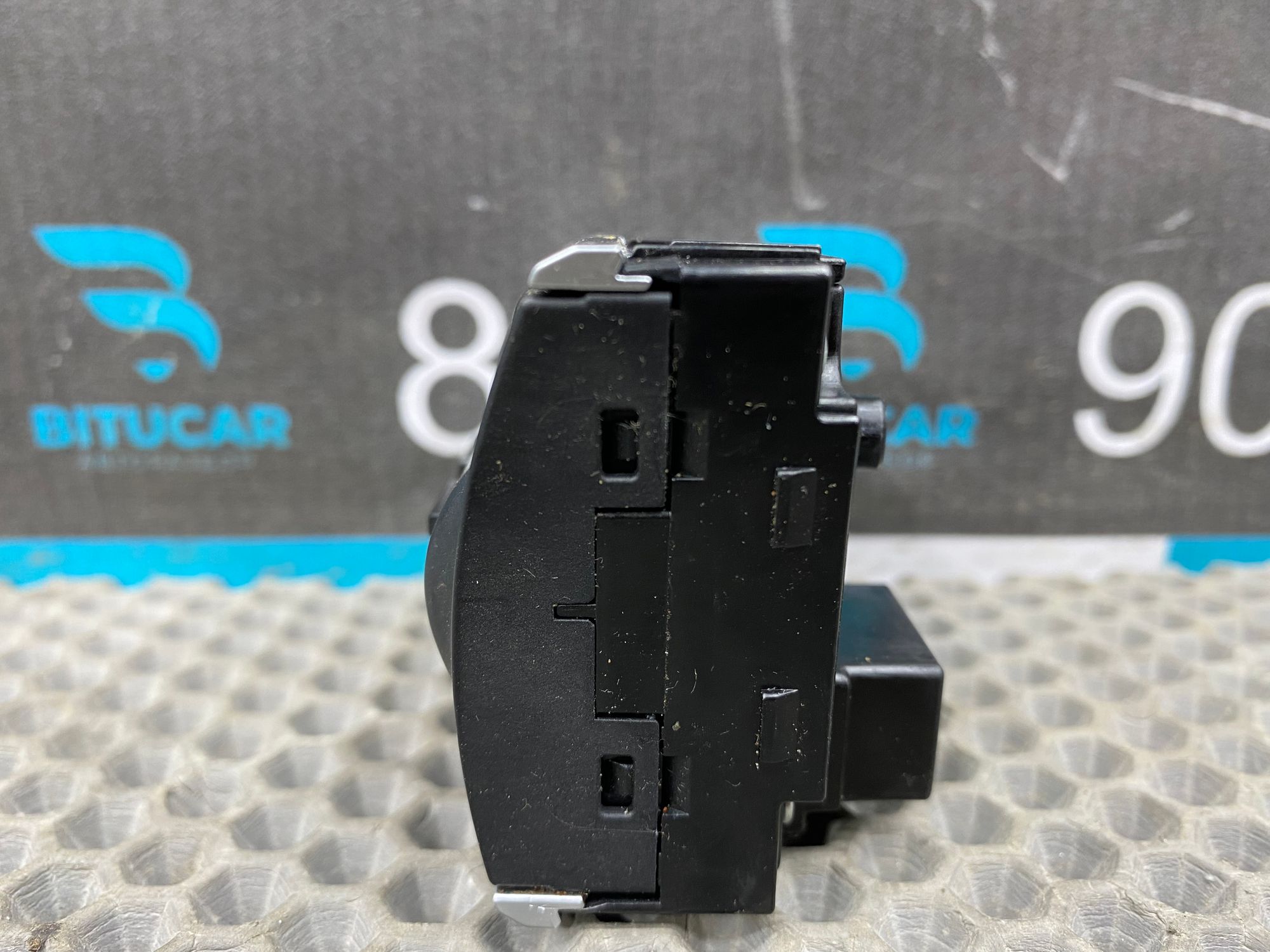 https://ycs.partsauto.market/partsauto-images/thmbs/userImages/c8f07ba63eb5b2f0f6006ea854bf8f7d/part/ef15c3c8-1f21-4ec3-9cec-ba03fa32f6db_1769171348558.jpg